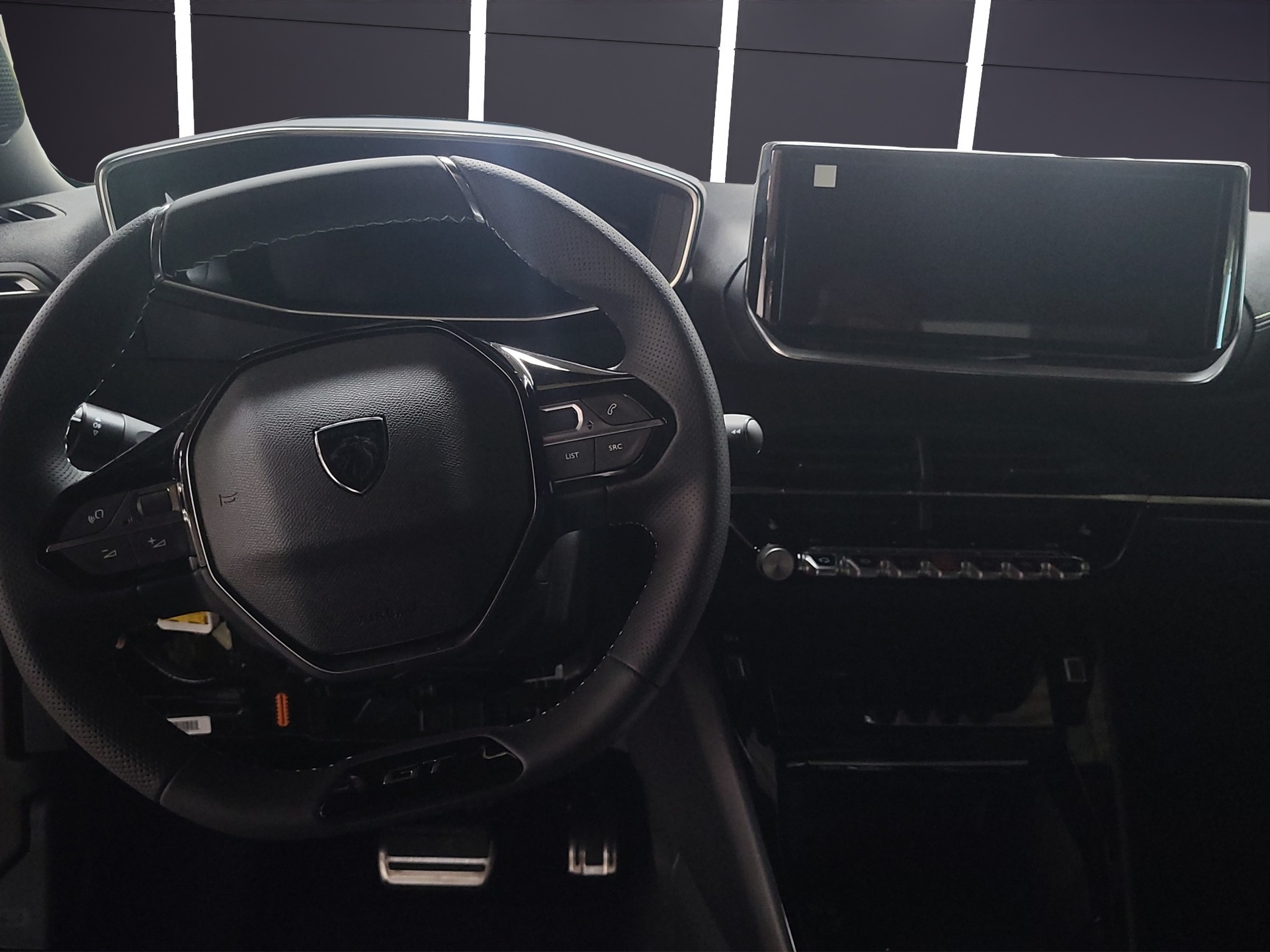 PEUGEOT 2008 1.2 MHEV GT Exclusive-image-6