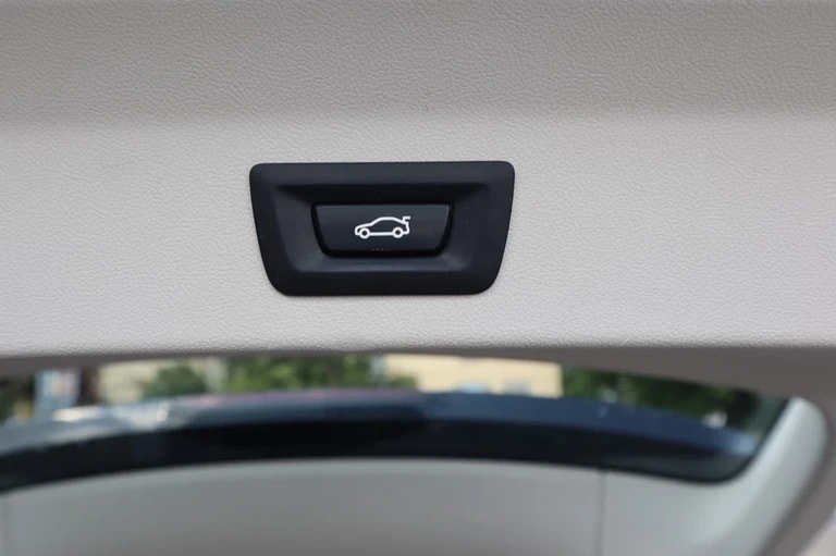 BMW X3 xDrive 20d Individual Steptronic ** Navigation ** Sitzheizung ** Anhängerkupplung ** Frisch Ab MFK & Service **-image-2