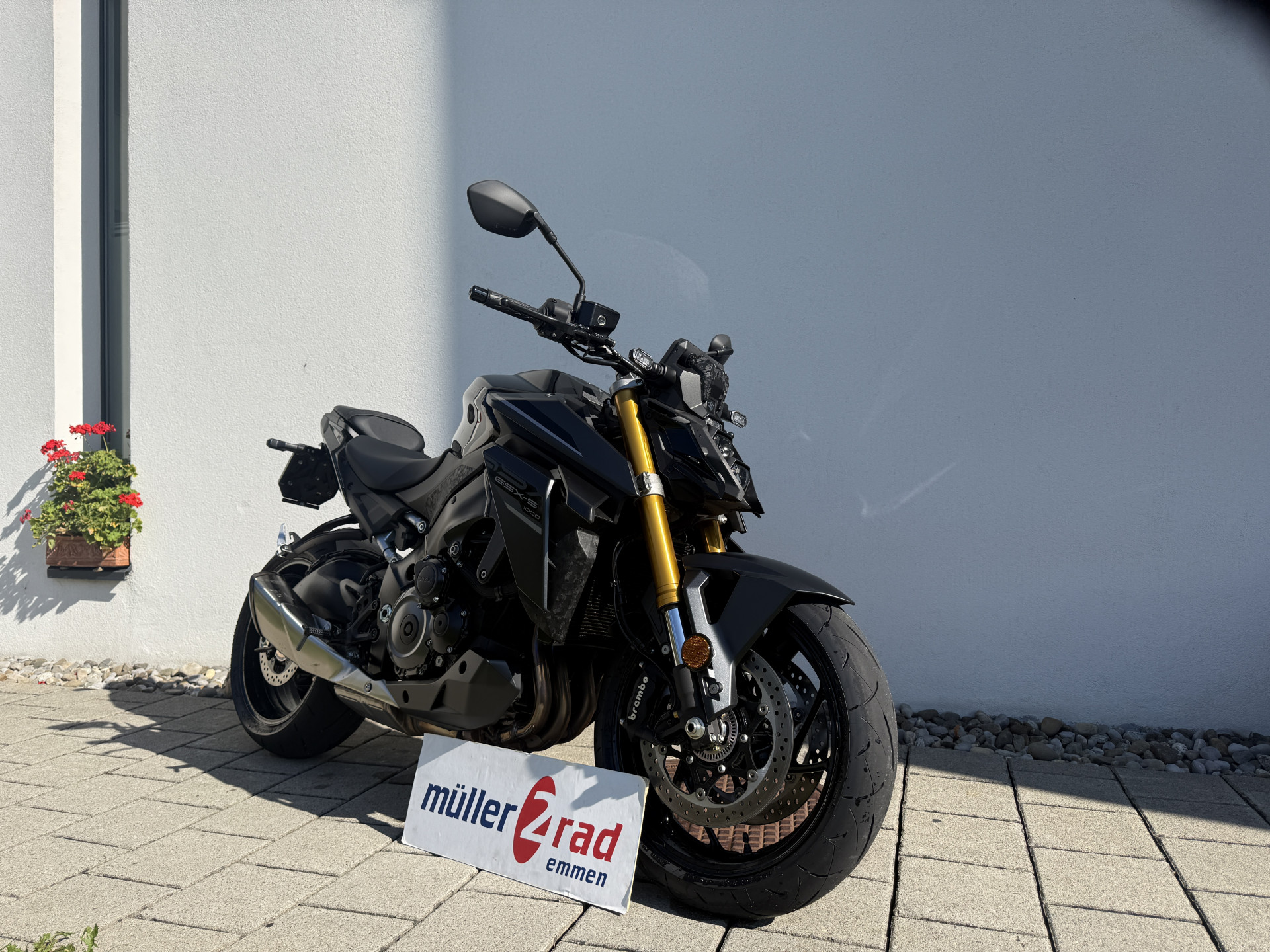 SUZUKI GSX-S 1000 BLACK EVO-showroom-element-1