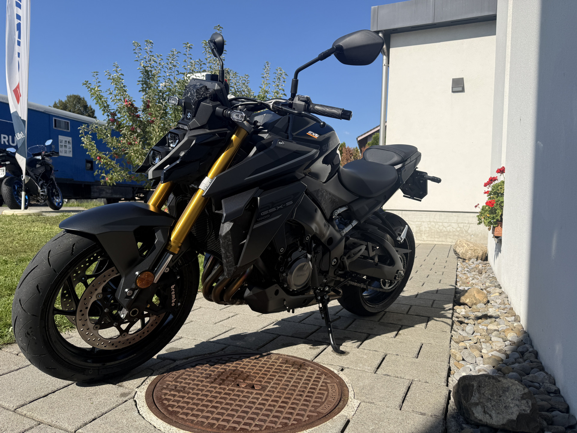 SUZUKI GSX-S 1000 BLACK EVO-showroom-element-3