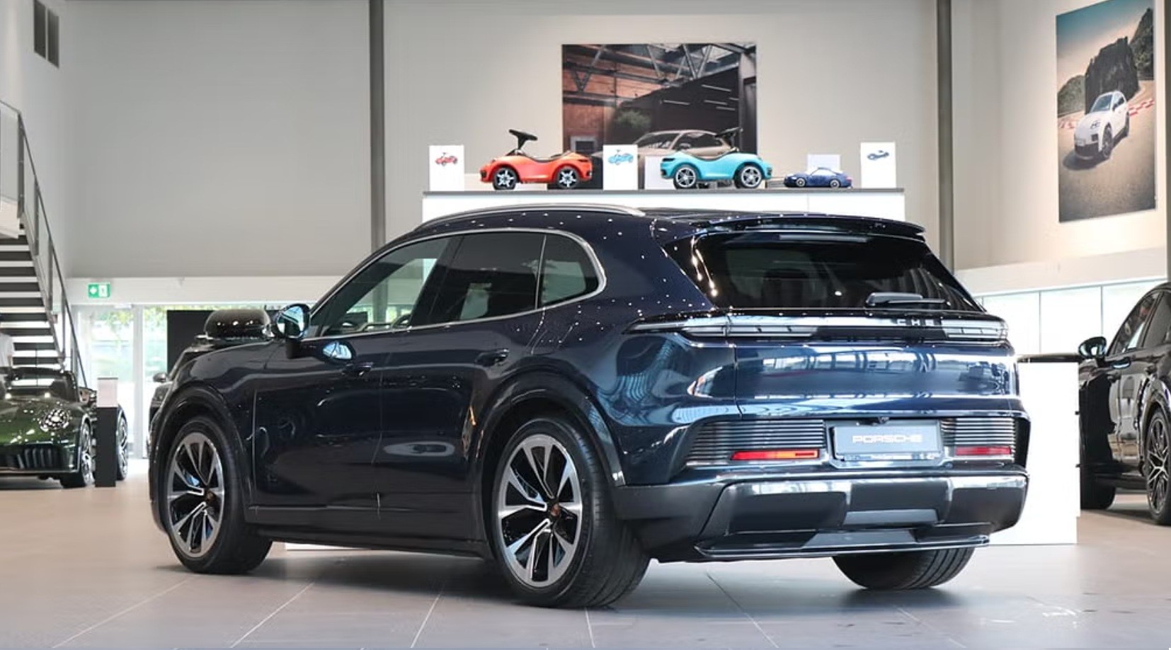 PORSCHE Cayenne Electric 113 kWh-image-2