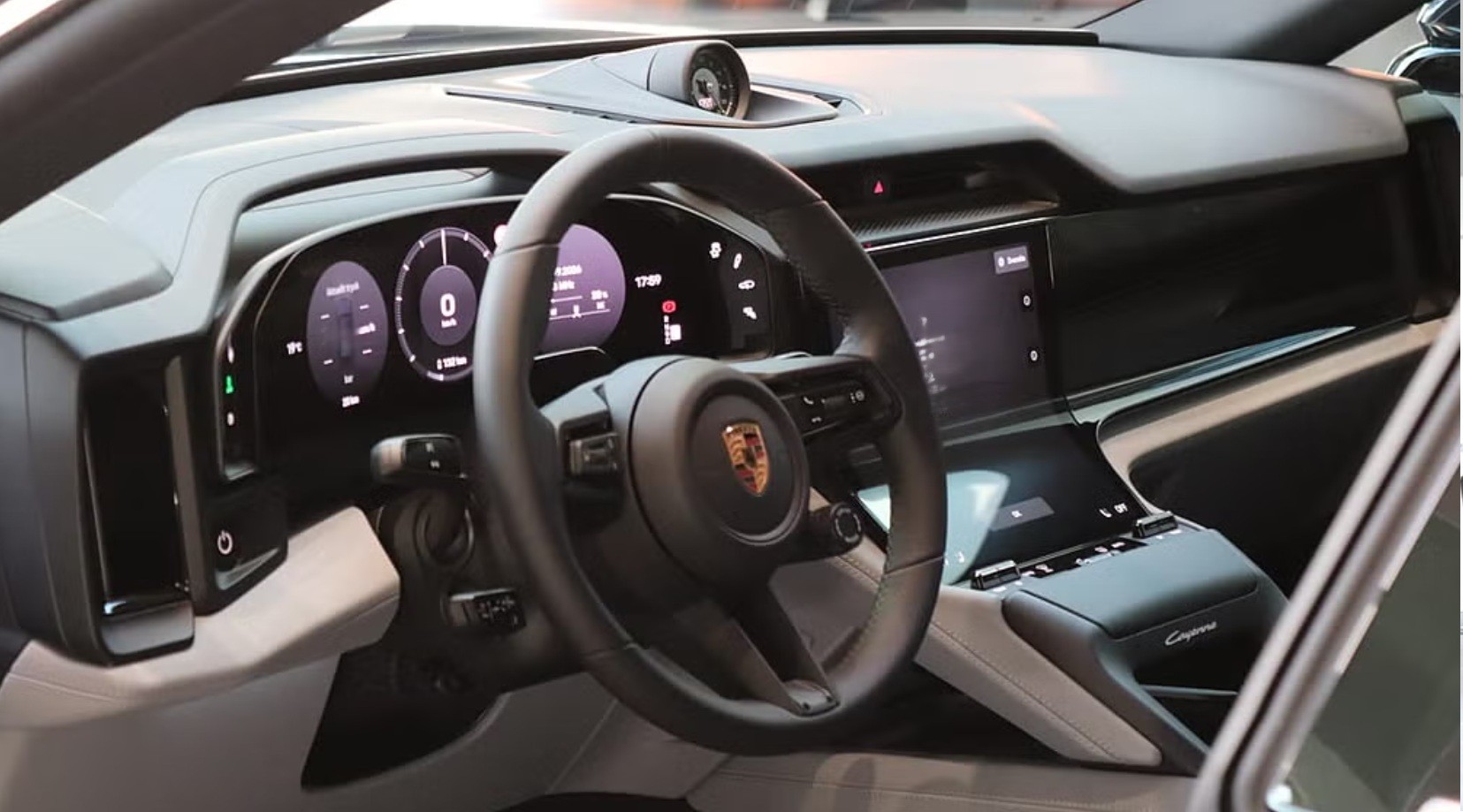 PORSCHE Cayenne Electric 113 kWh-image-3