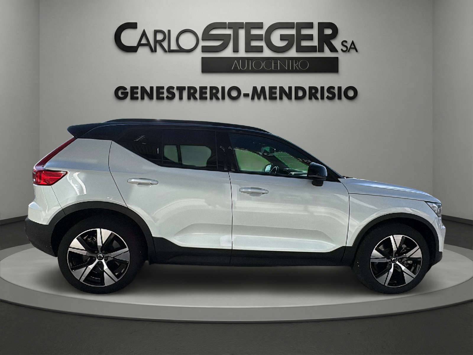 VOLVO XC40 P8 AWD Pure Electric R-Design-image-14