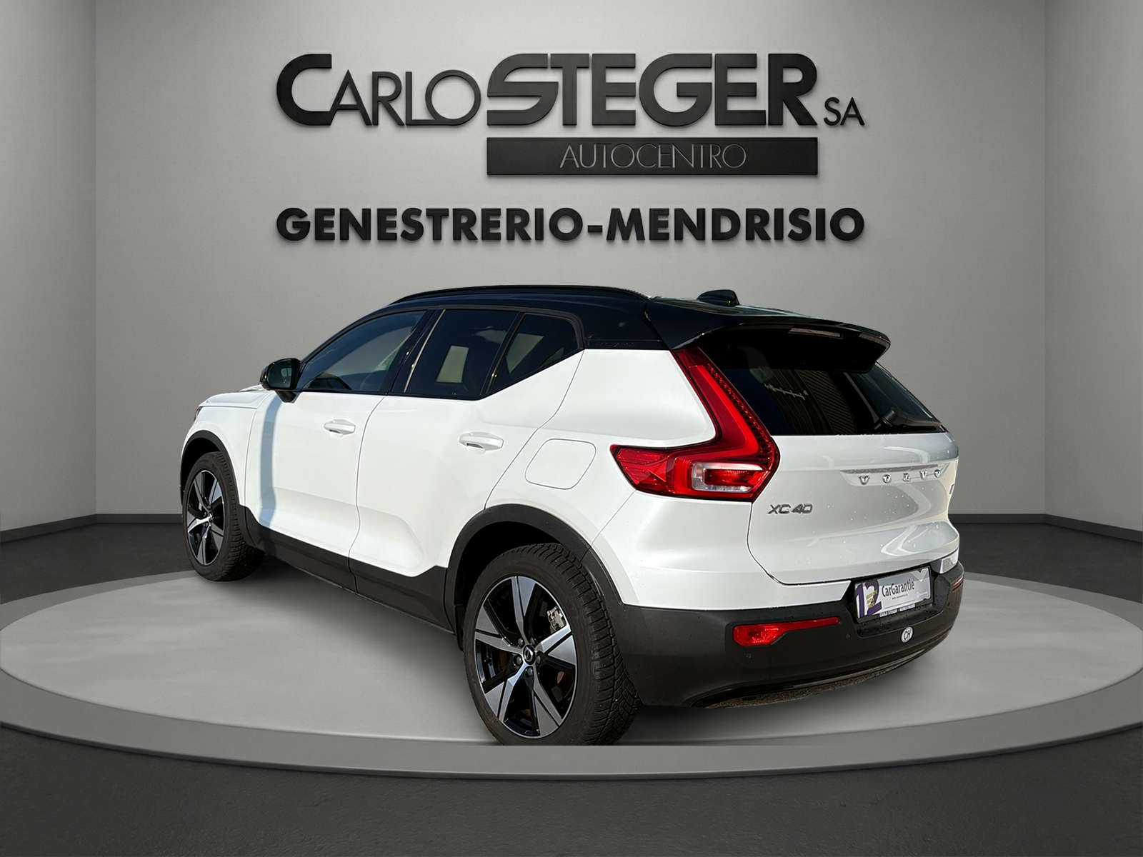 VOLVO XC40 P8 AWD Pure Electric R-Design-image-6