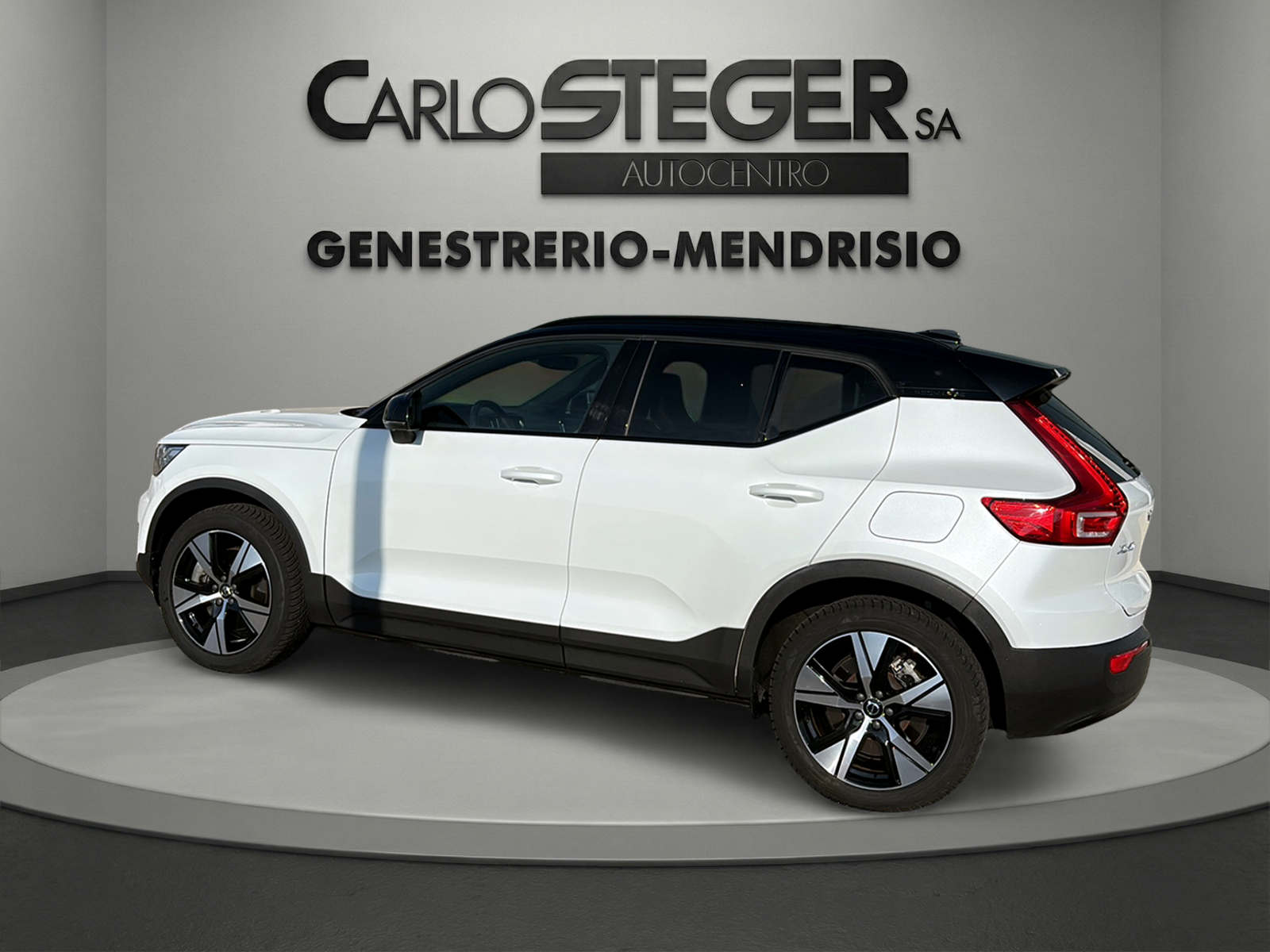 VOLVO XC40 P8 AWD Pure Electric R-Design-image-3