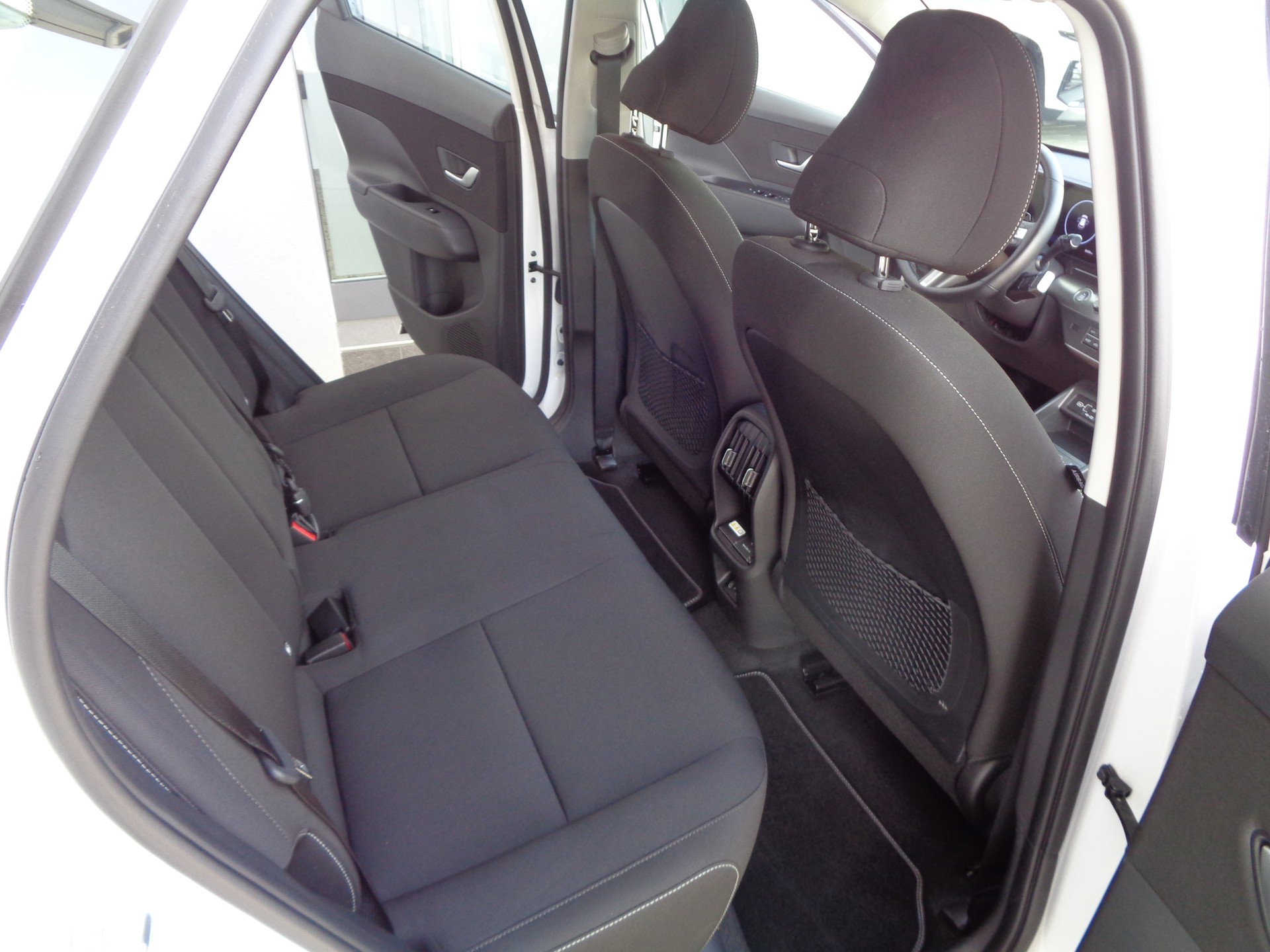 HYUNDAI Kona EV 65.4 kWh Origo-image-11