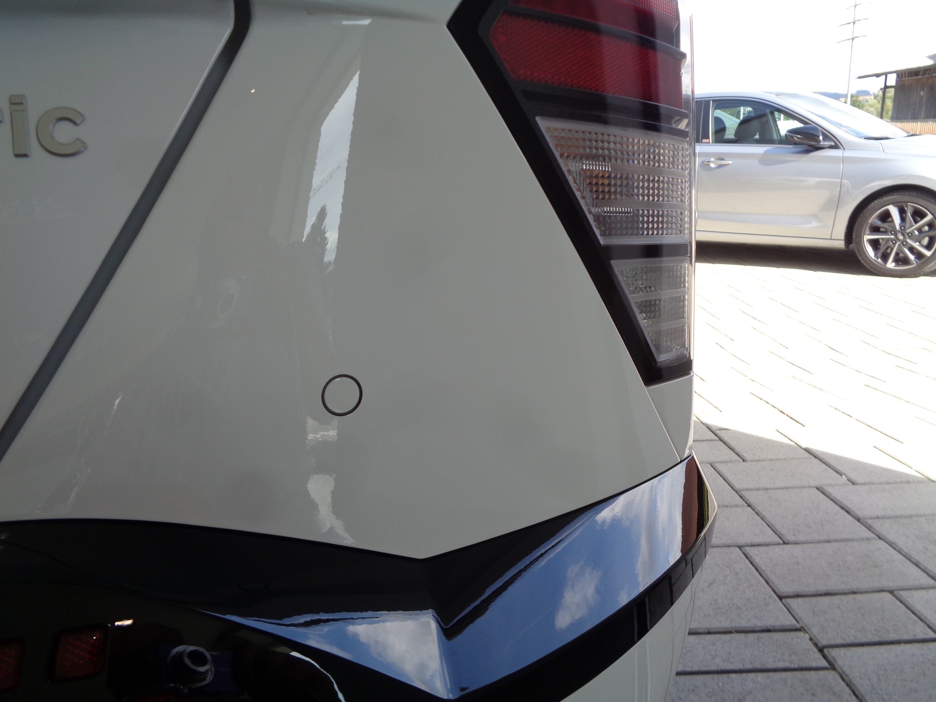 HYUNDAI Kona EV 65.4 kWh Origo-image-21