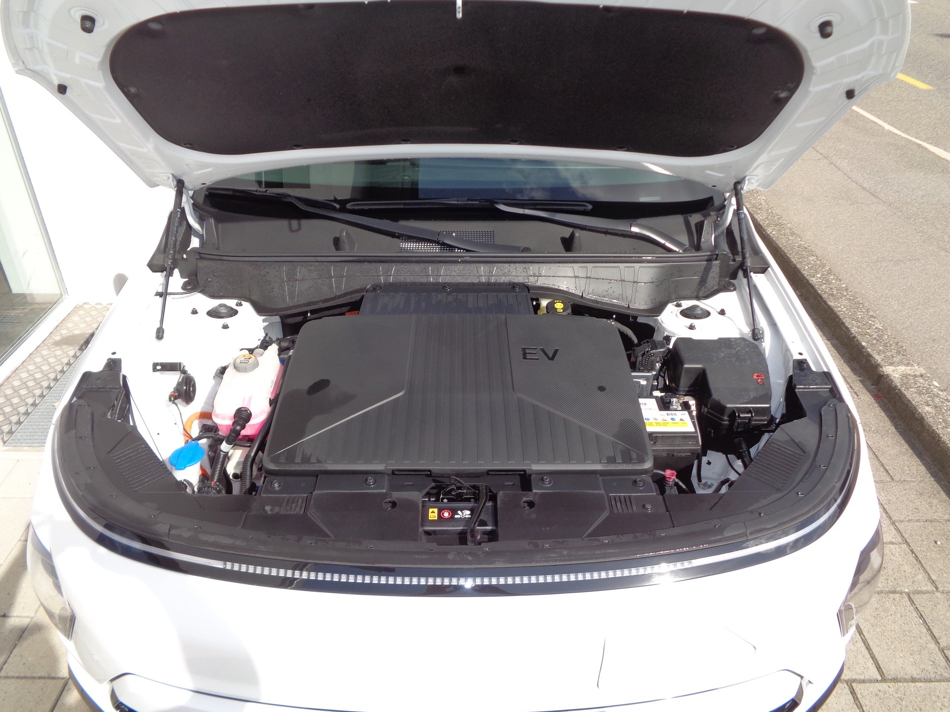 HYUNDAI Kona EV 65.4 kWh Origo-image-23