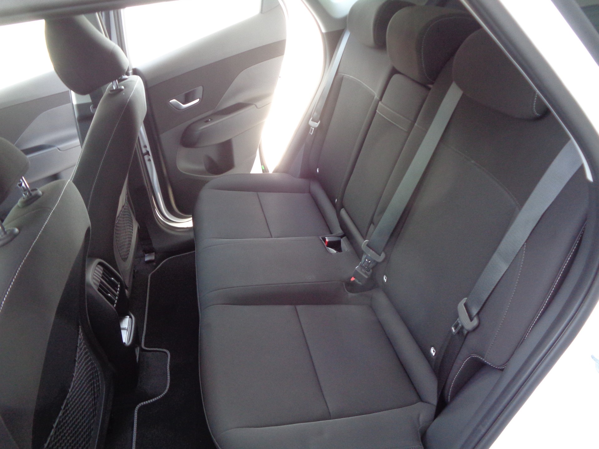 HYUNDAI Kona EV 65.4 kWh Origo-image-12
