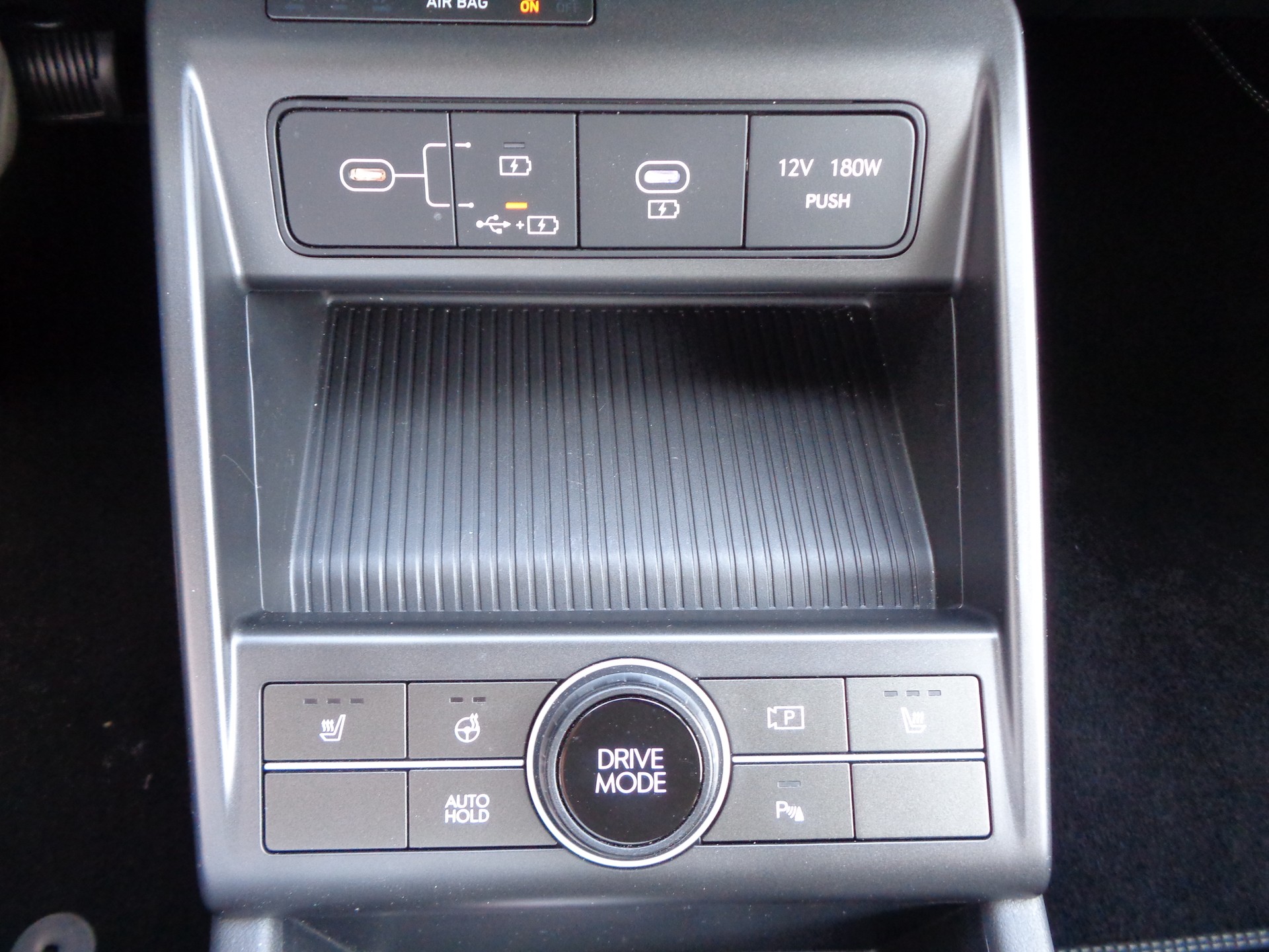 HYUNDAI Kona EV 65.4 kWh Origo-image-19