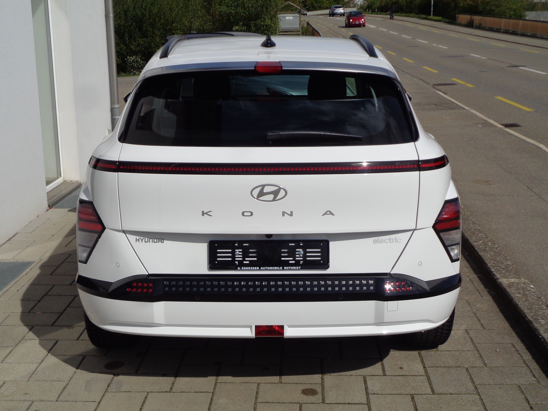 HYUNDAI Kona EV 65.4 kWh Origo-image-5