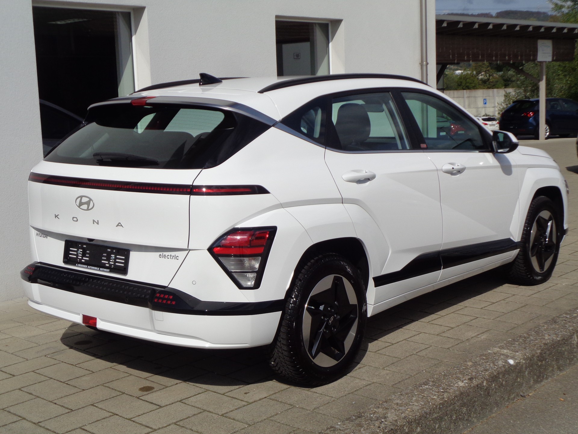 HYUNDAI Kona EV 65.4 kWh Origo-image-1
