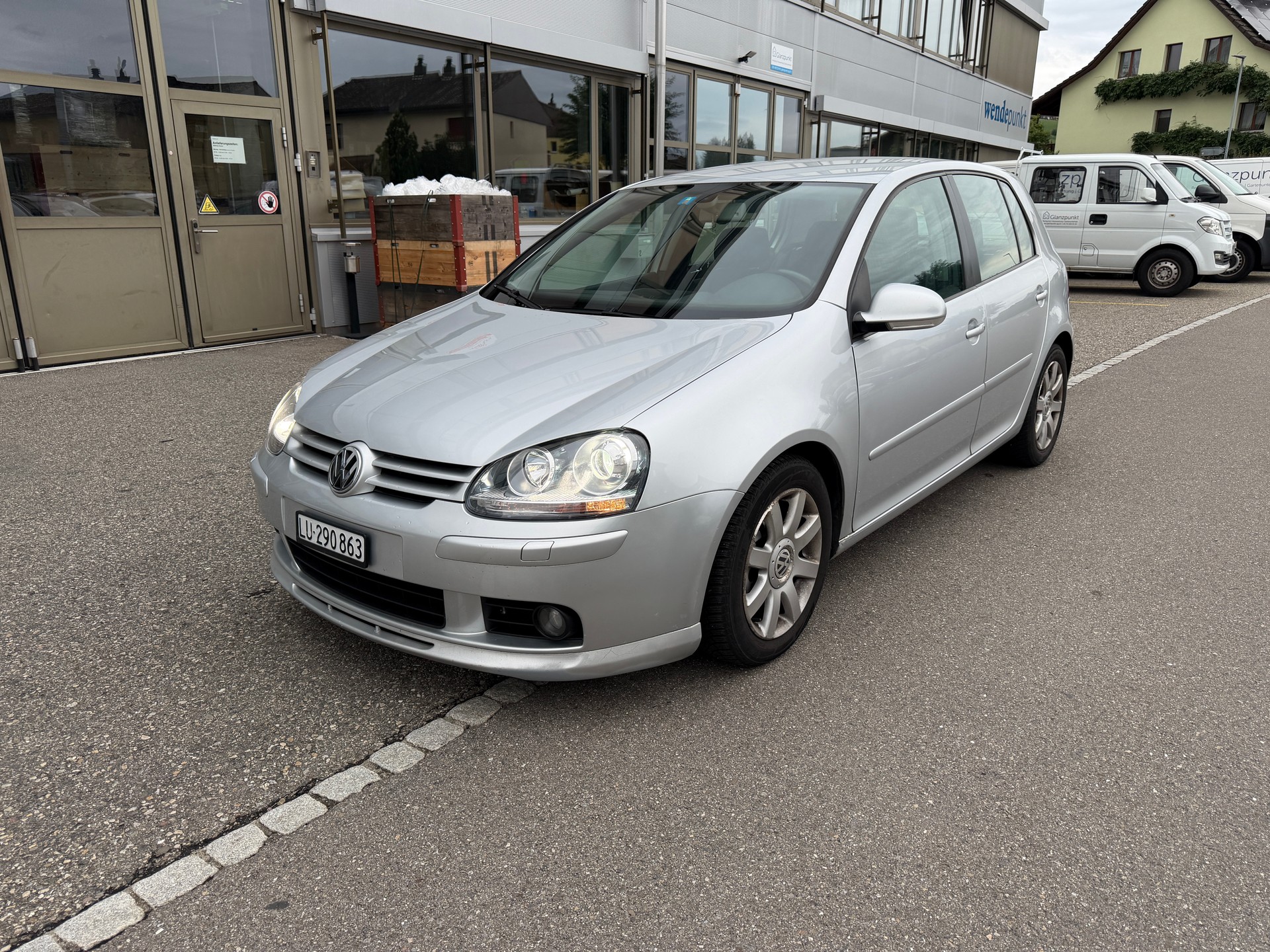 VW Golf 2.0 FSI GT Sportline *AB GROSSE SERVICE* NAVI*LEDER*-image-0