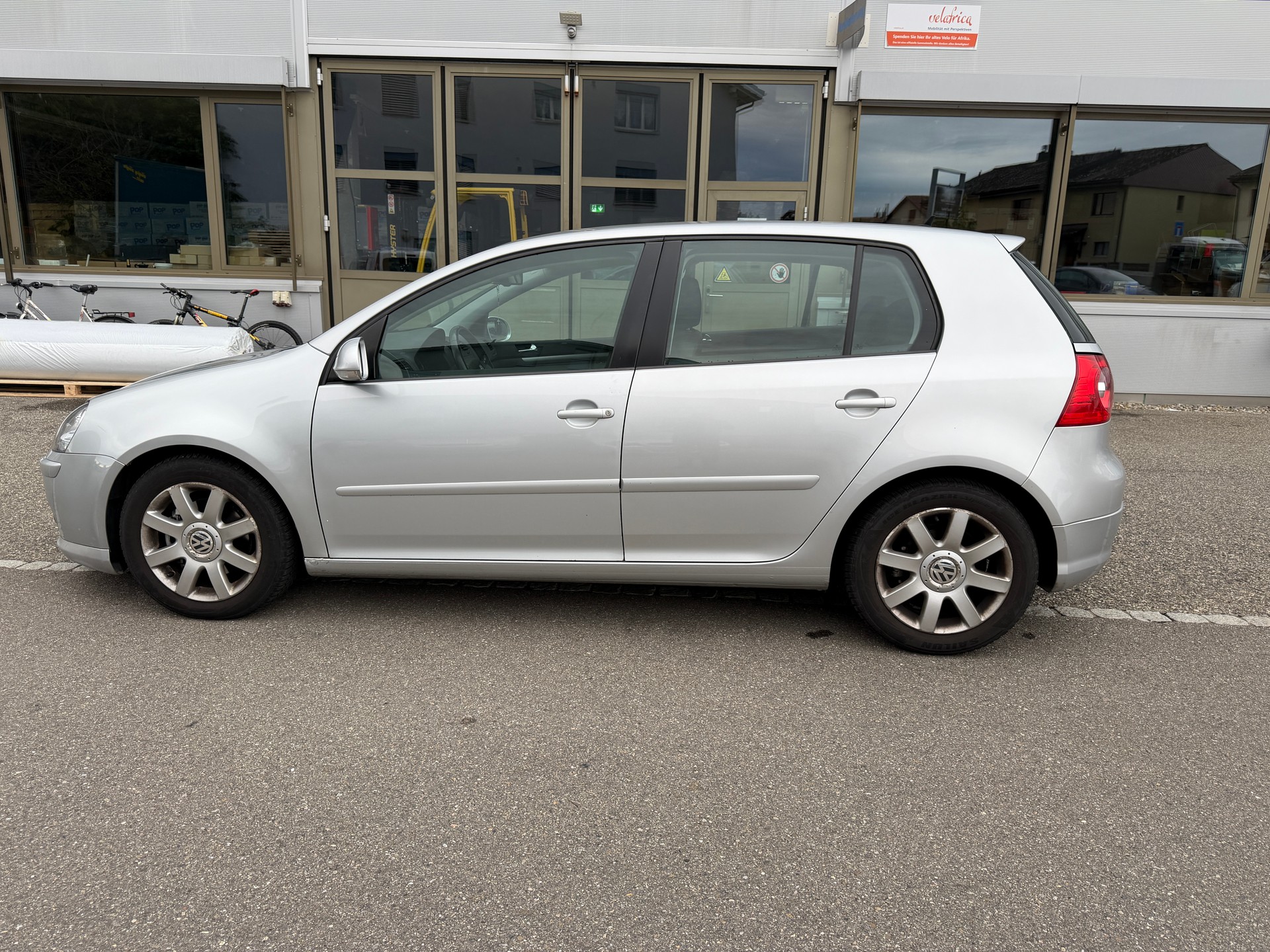 VW Golf 2.0 FSI GT Sportline *AB GROSSE SERVICE* NAVI*LEDER*-image-7