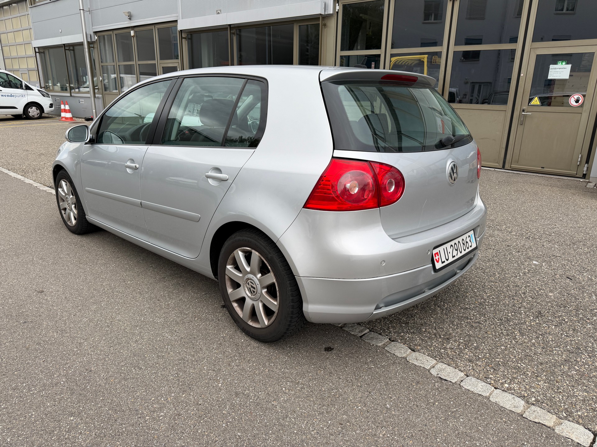 VW Golf 2.0 FSI GT Sportline *AB GROSSE SERVICE* NAVI*LEDER*-image-6