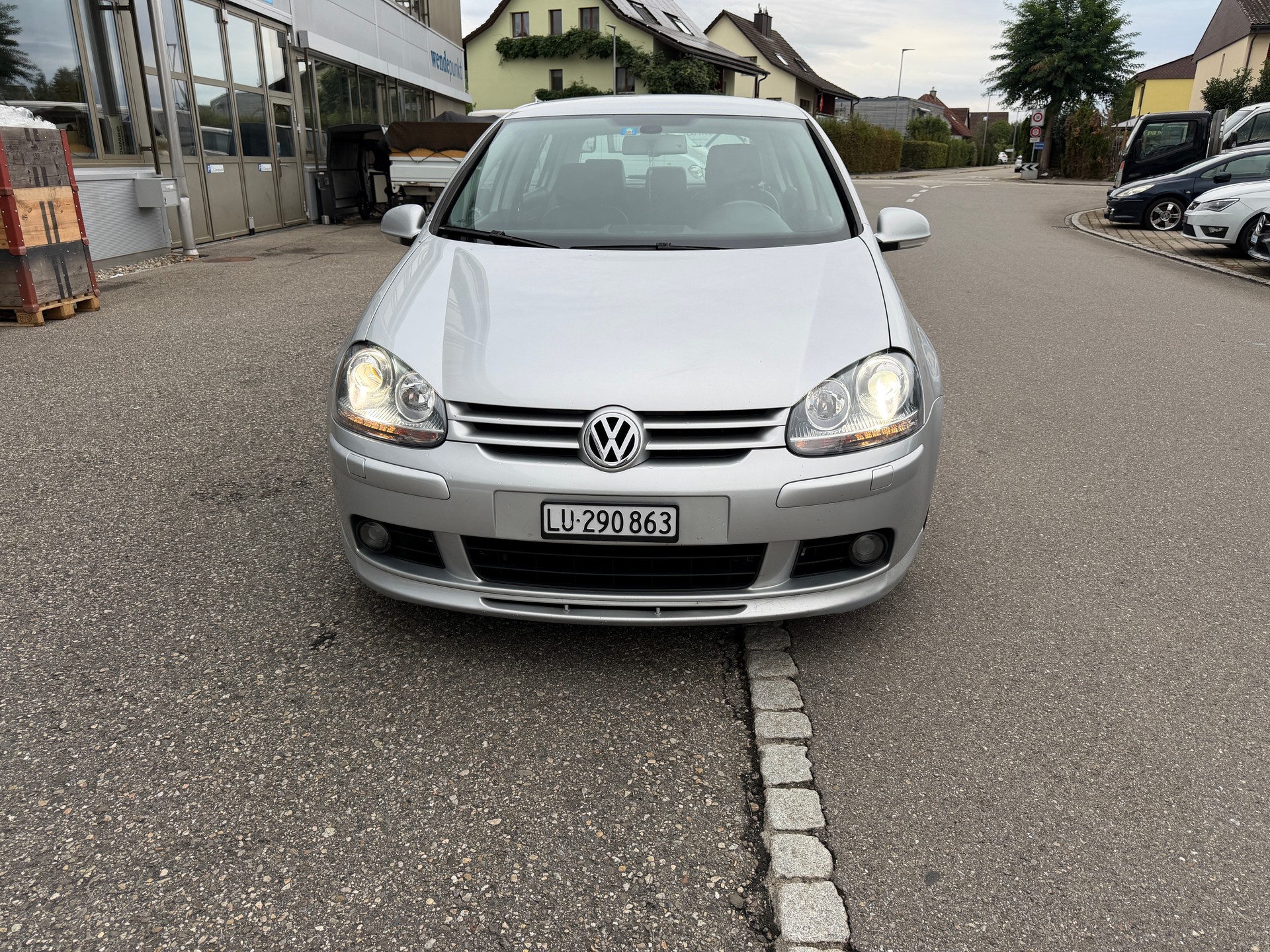 VW Golf 2.0 FSI GT Sportline *AB GROSSE SERVICE* NAVI*LEDER*-image-1
