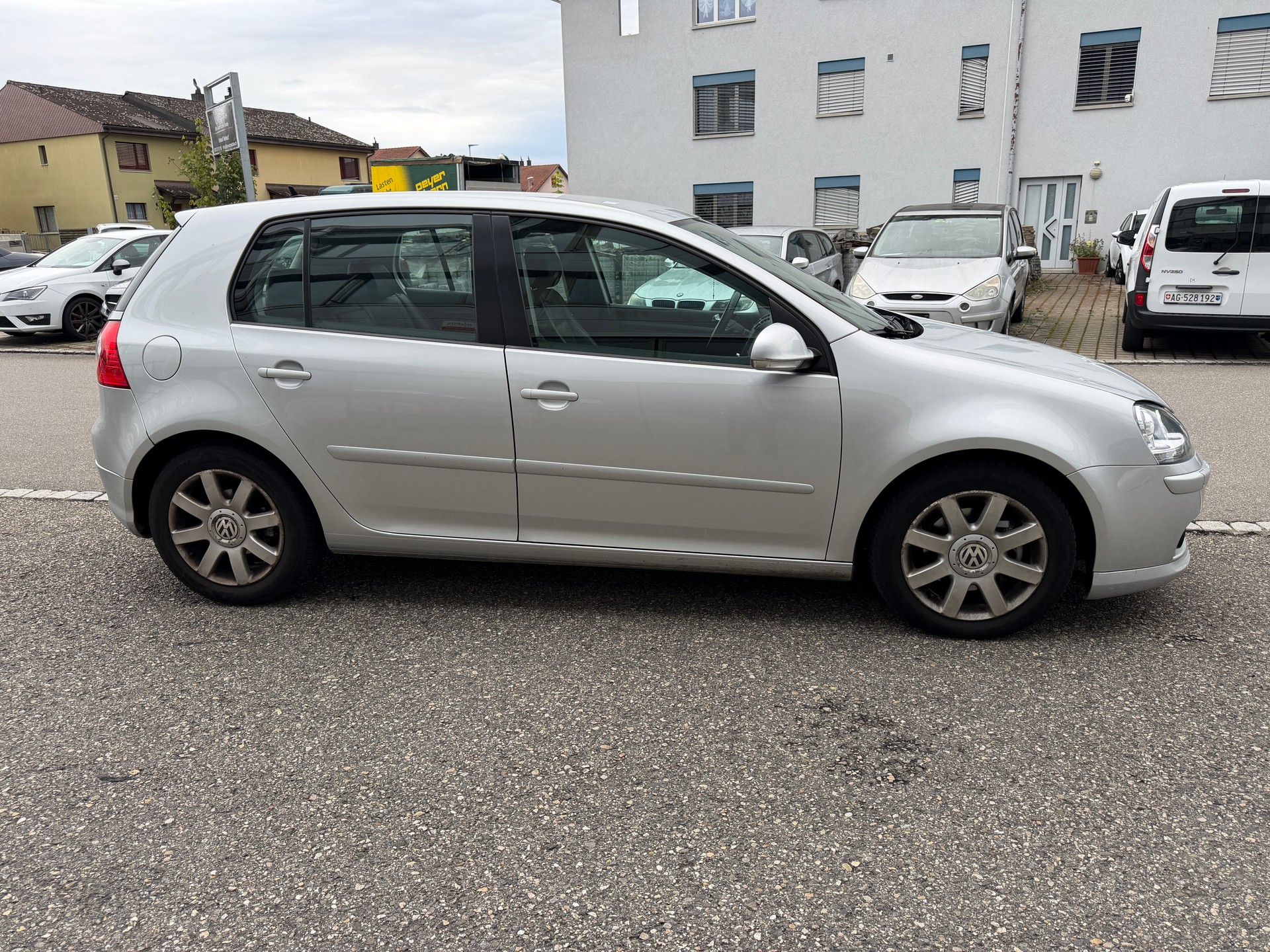 VW Golf 2.0 FSI GT Sportline *AB GROSSE SERVICE* NAVI*LEDER*-image-3