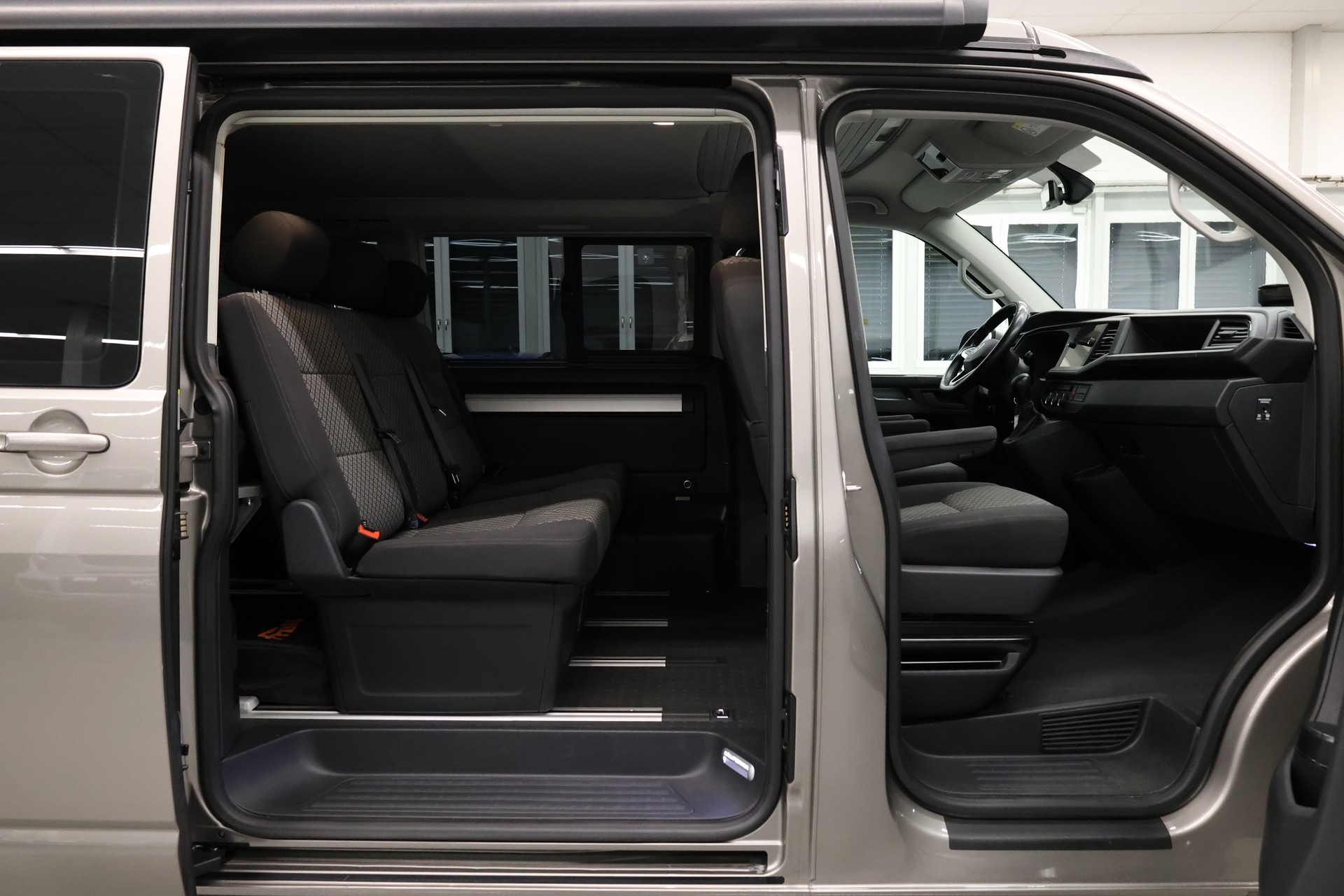 VW T6.1 California 3000 2.0 TDI 150 Beach Liberty Spirit DSG-image-21