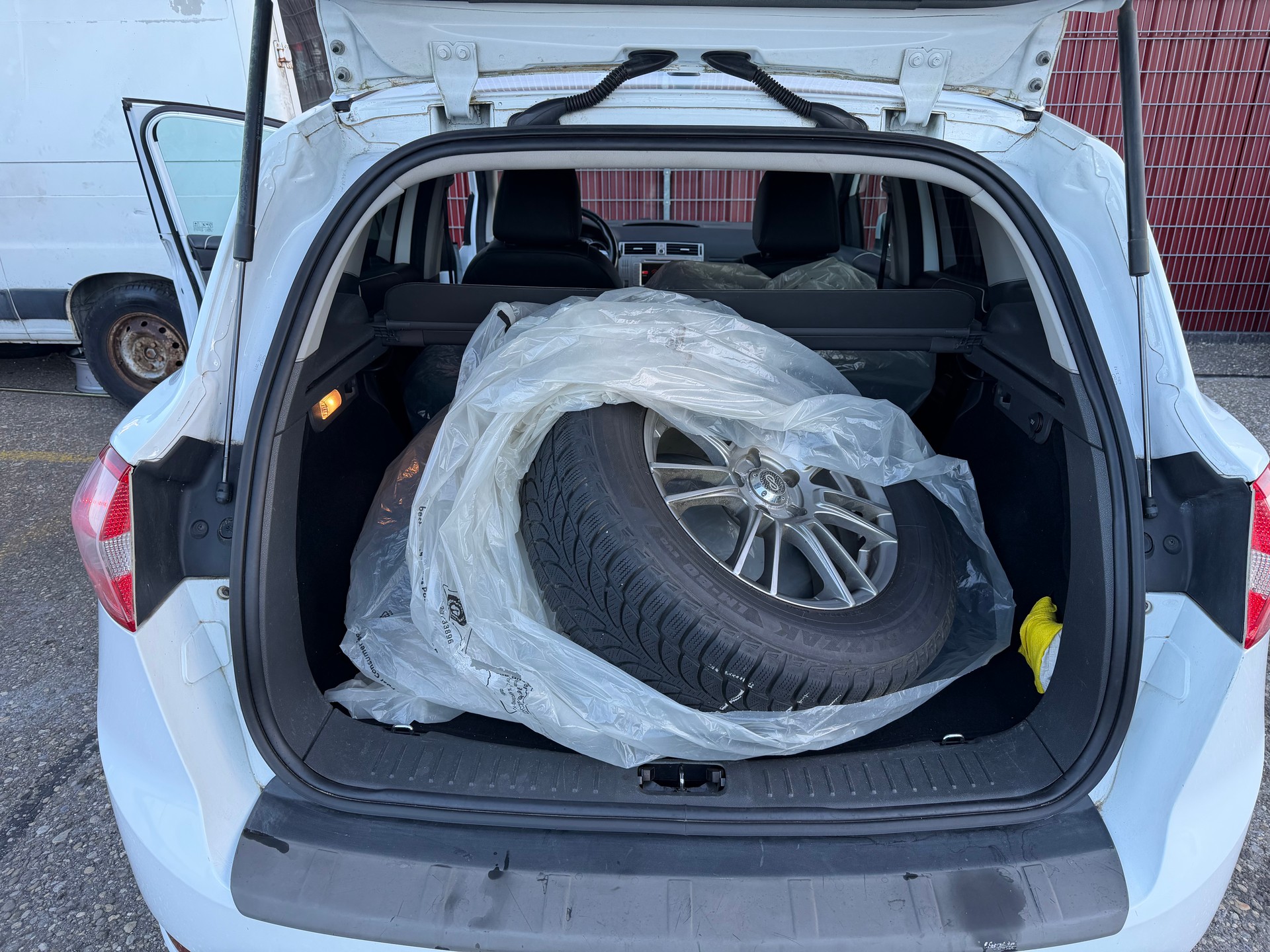 FORD Kuga 2.0 TDCi Individual 4WD PowerShift-image-10