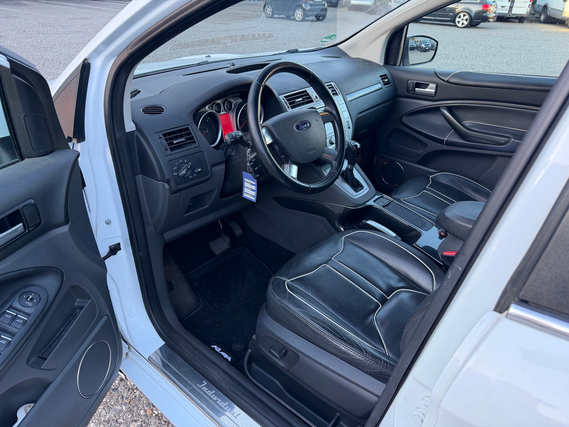 FORD Kuga 2.0 TDCi Individual 4WD PowerShift-image-8