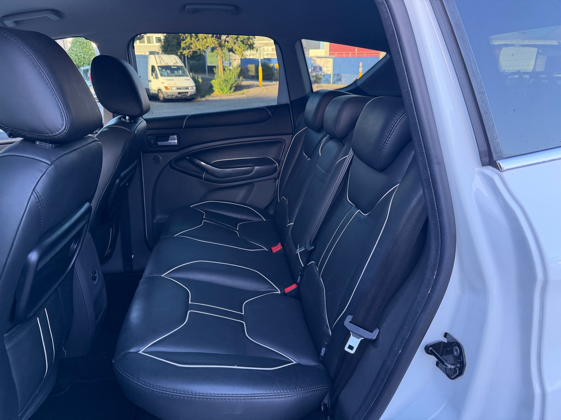 FORD Kuga 2.0 TDCi Individual 4WD PowerShift-image-6