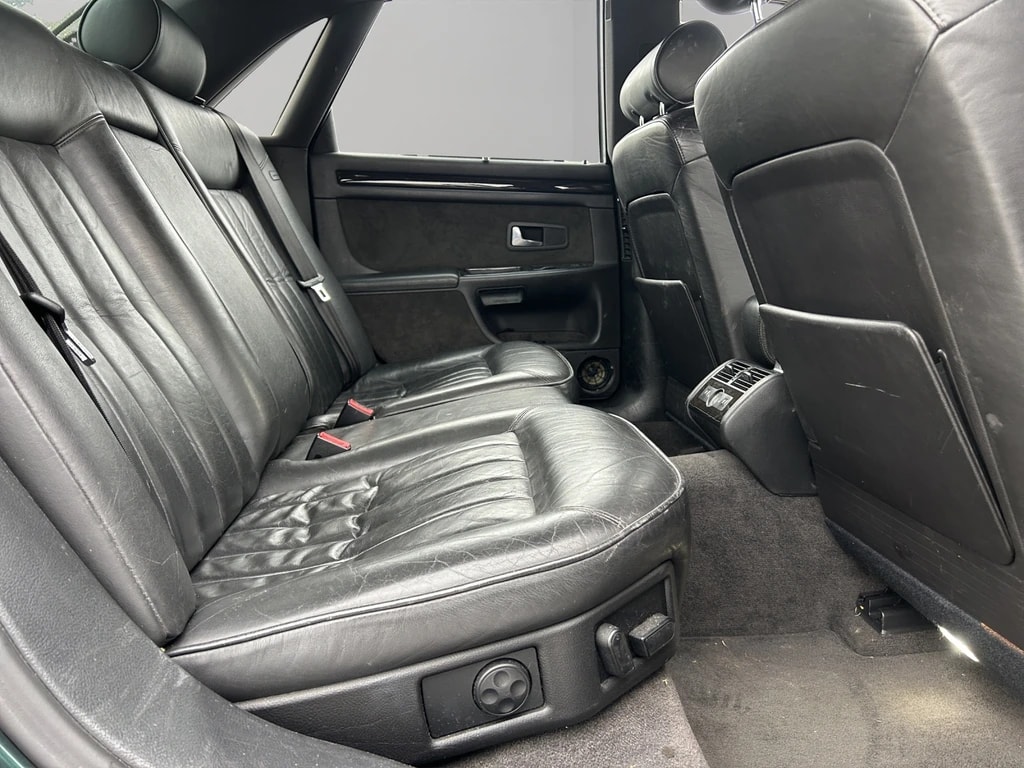 AUDI S8 4.2 quattro-image-22