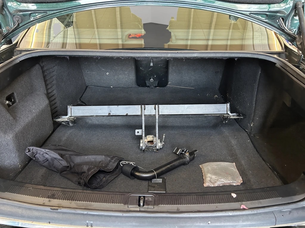 AUDI S8 4.2 quattro-image-25