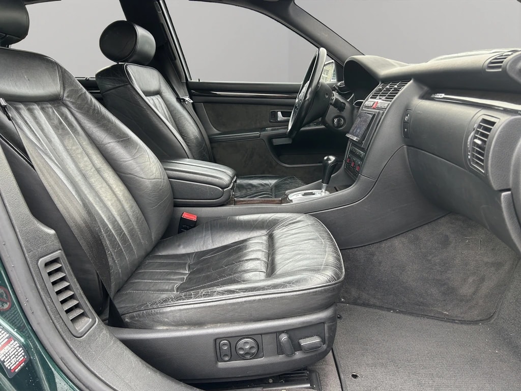 AUDI S8 4.2 quattro-image-9
