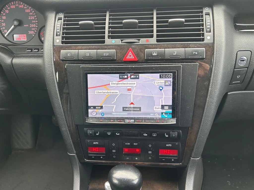 AUDI S8 4.2 quattro-image-18