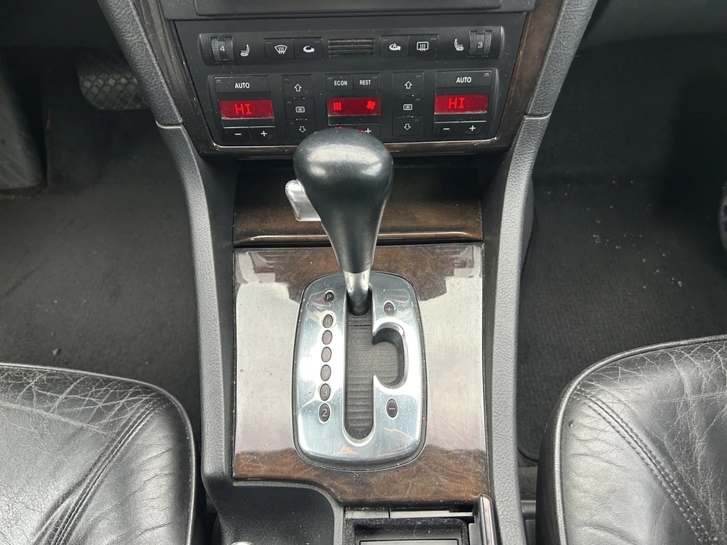 AUDI S8 4.2 quattro-image-12
