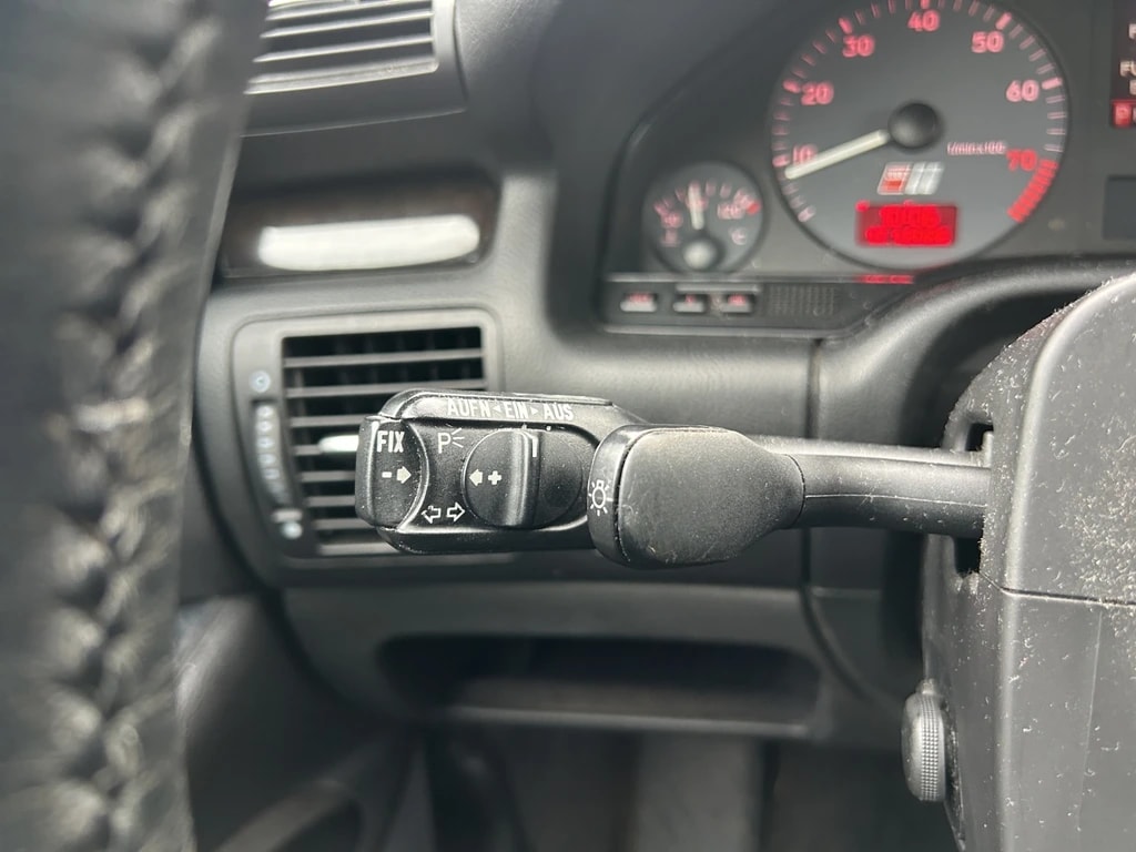 AUDI S8 4.2 quattro-image-15