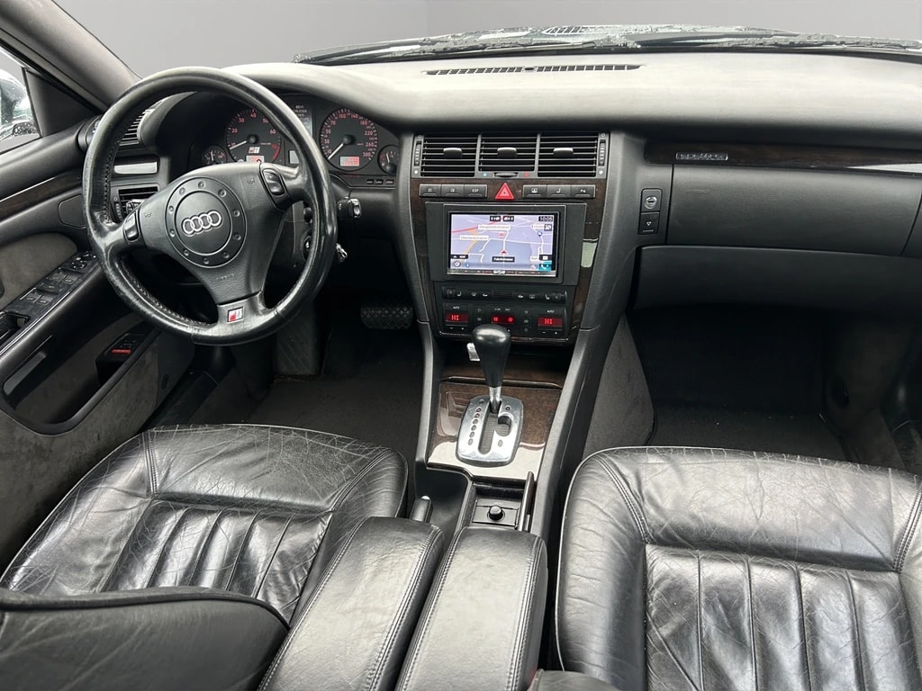 AUDI S8 4.2 quattro-image-10