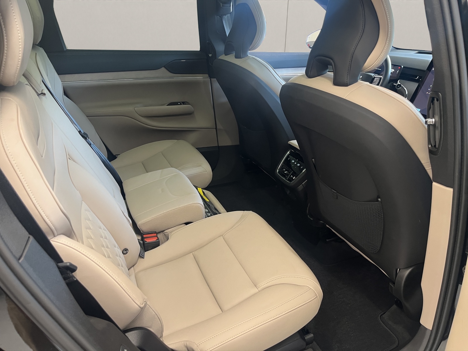 VOLVO EX90 Twin Plus AWD-image-12