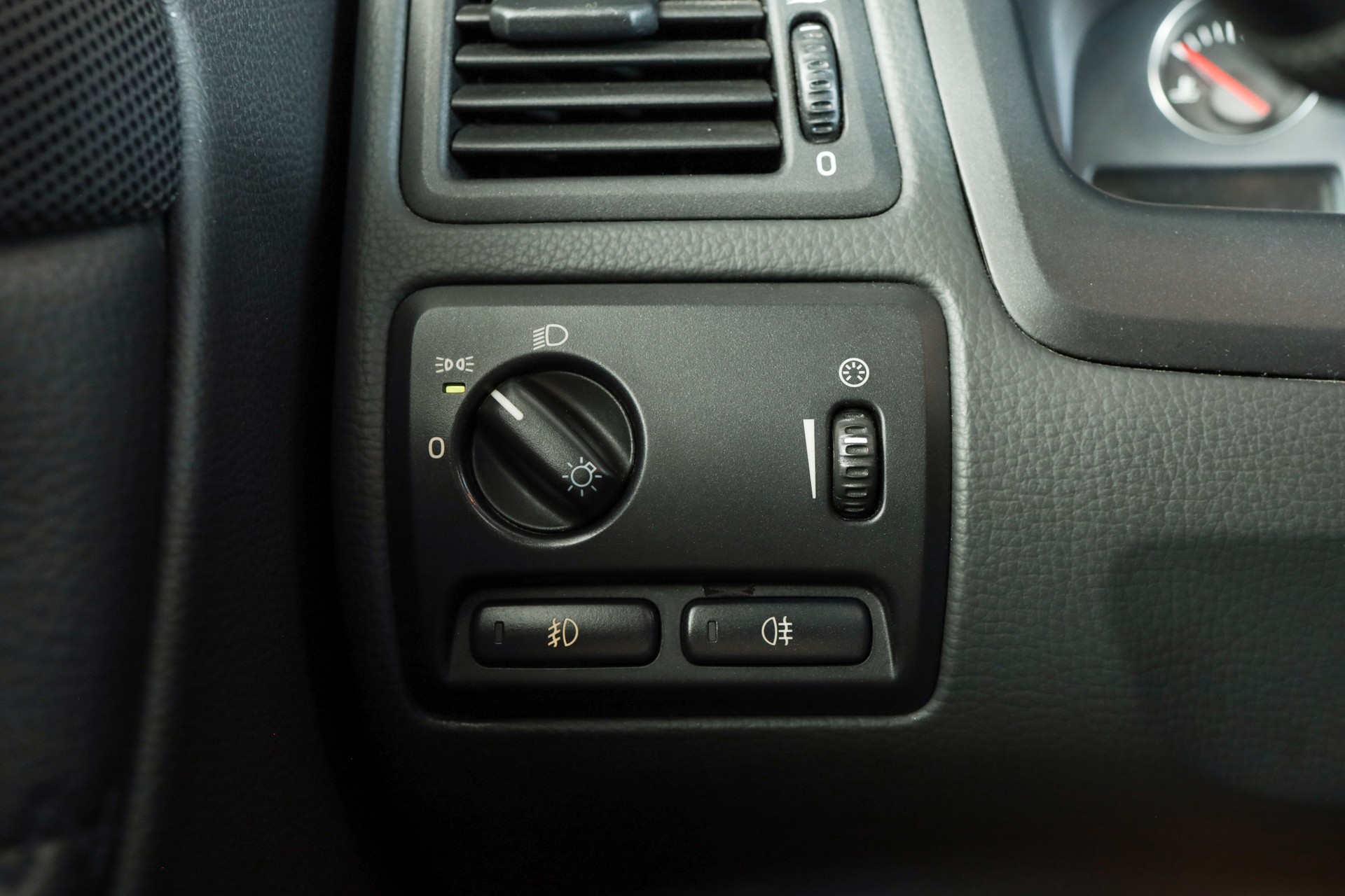 VOLVO XC70 D5 AWD Geartronic • Expertisée du jour • Frish bab MFK-image-11