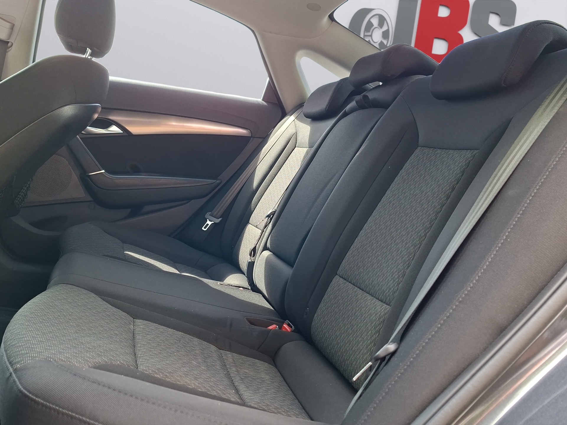 HYUNDAI i40 2.0 GDi Premium Automatic-image-12