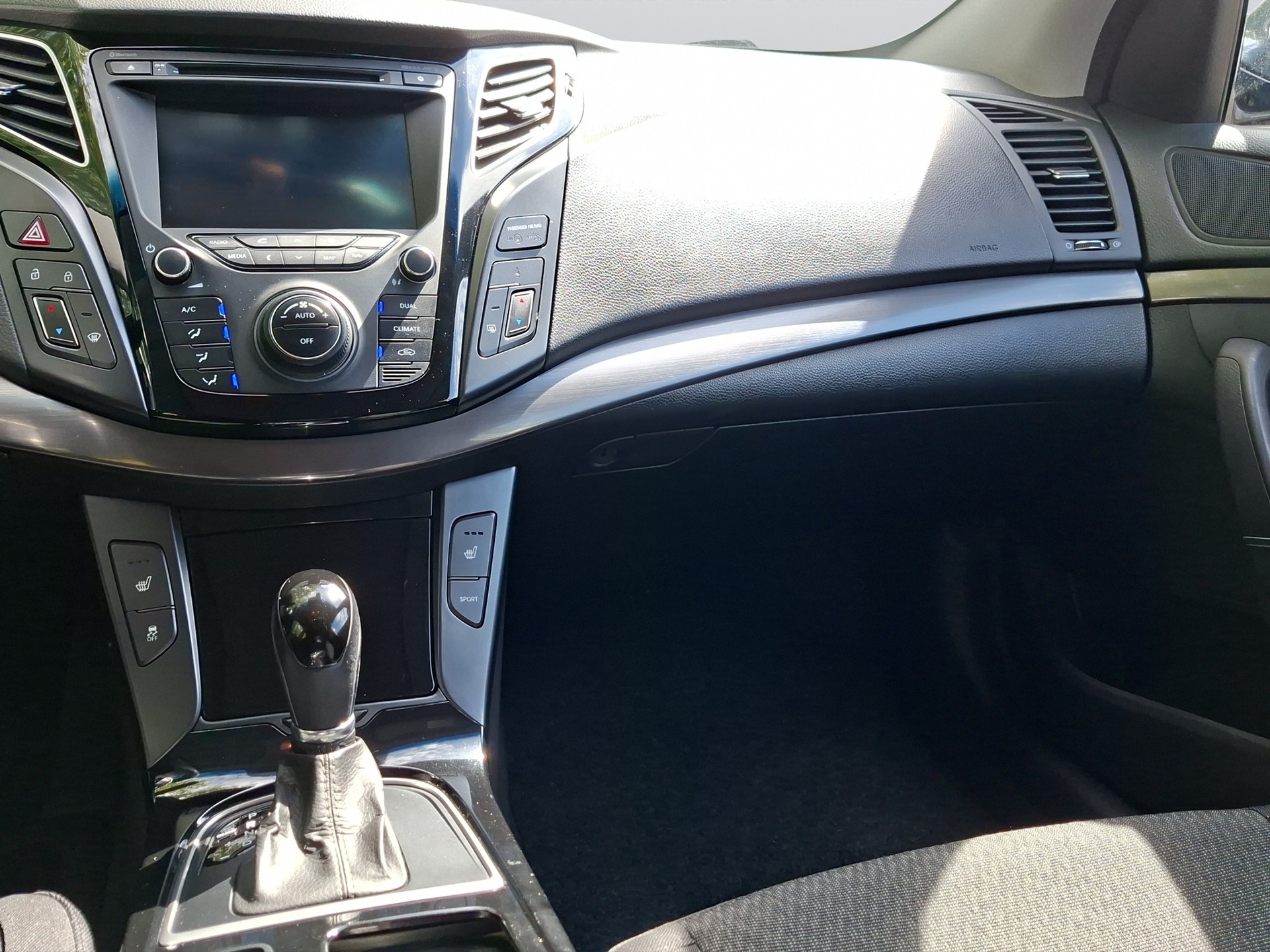 HYUNDAI i40 2.0 GDi Premium Automatic-image-11