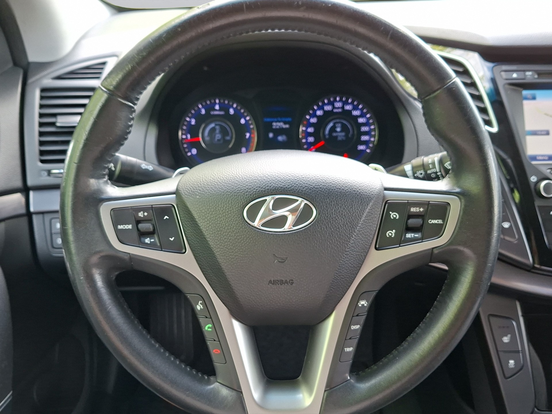 HYUNDAI i40 2.0 GDi Premium Automatic-image-9