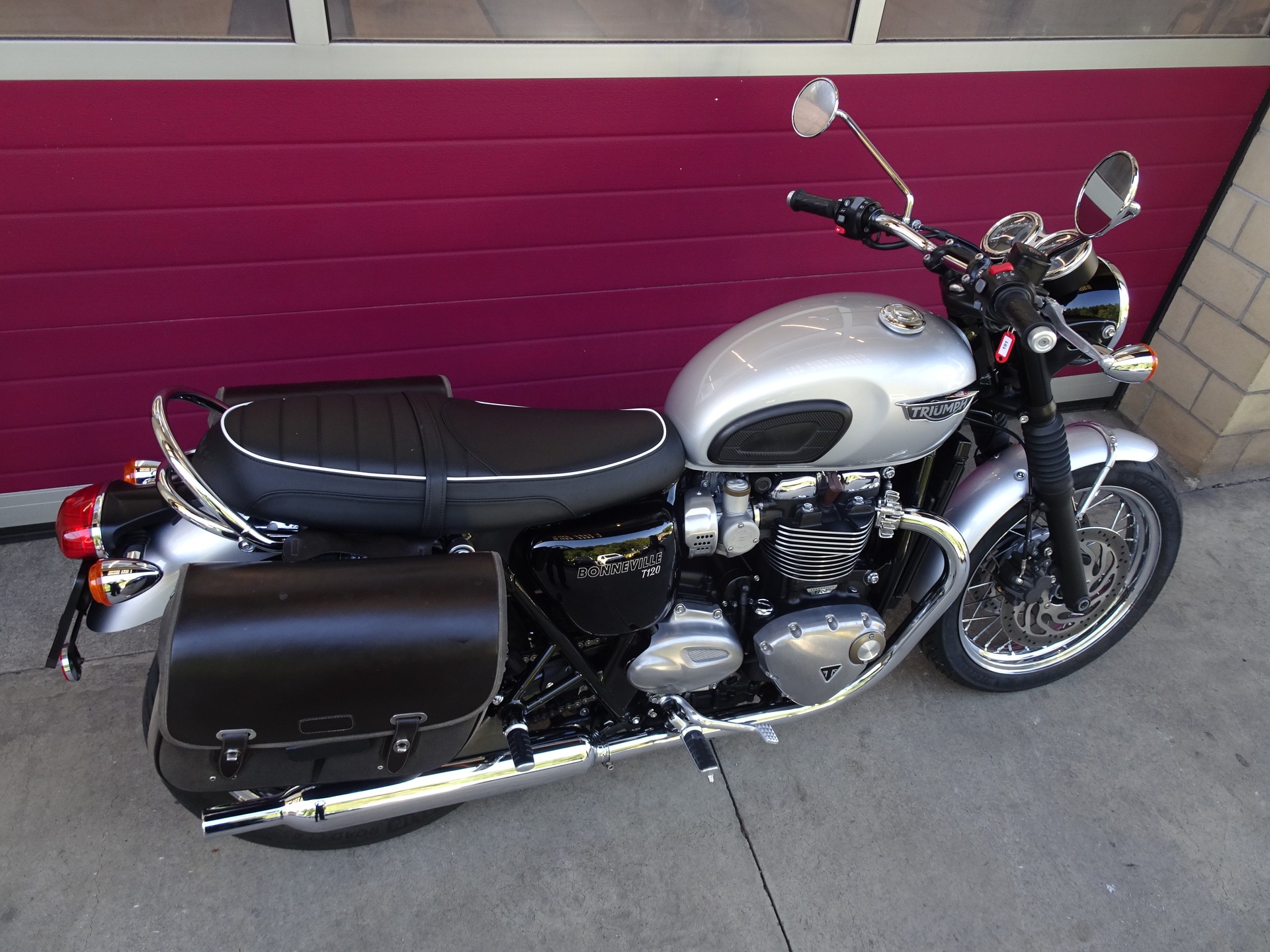 TRIUMPH Bonneville T120 ABS-image-14