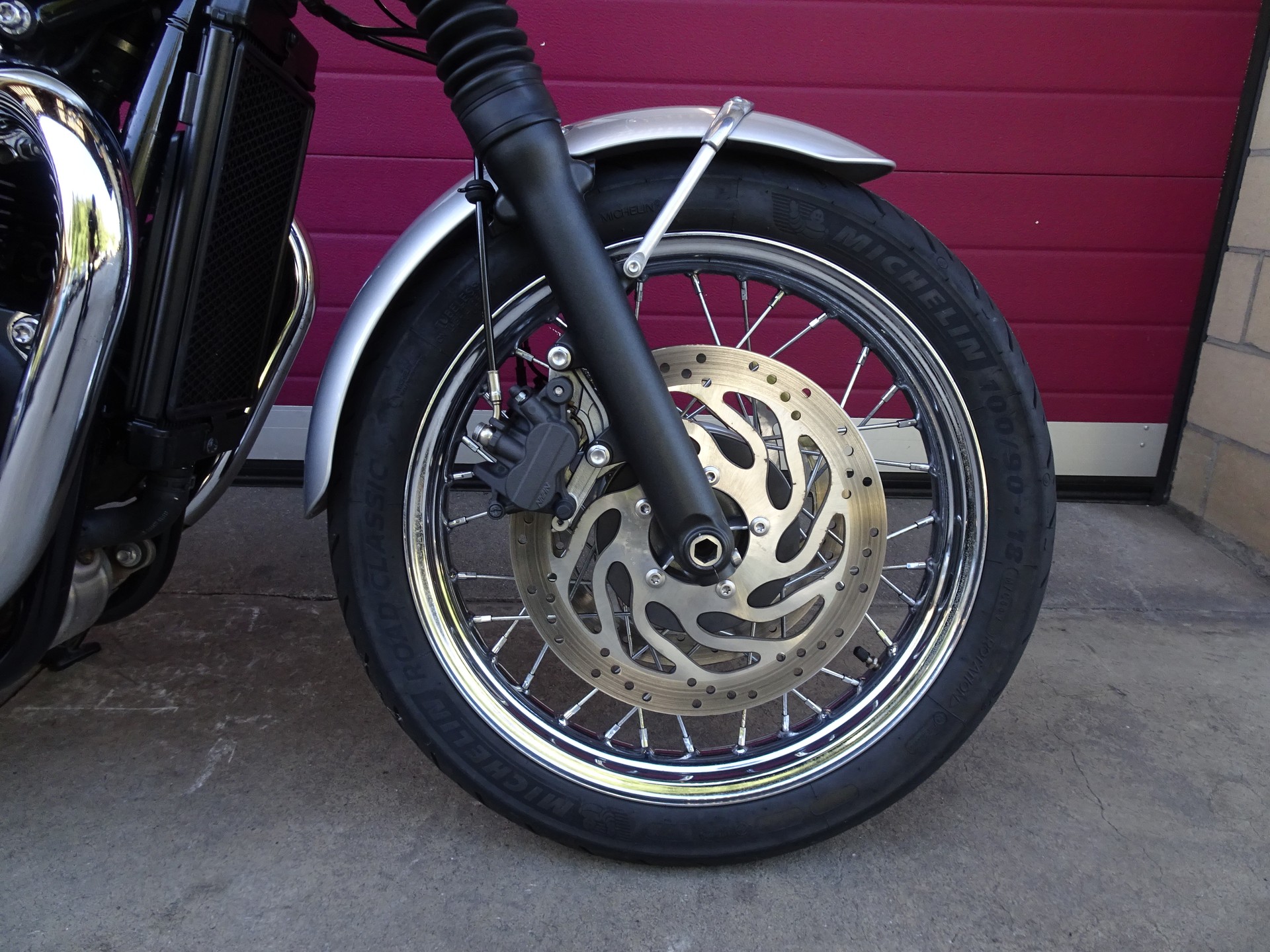 TRIUMPH Bonneville T120 ABS-showroom-element-1