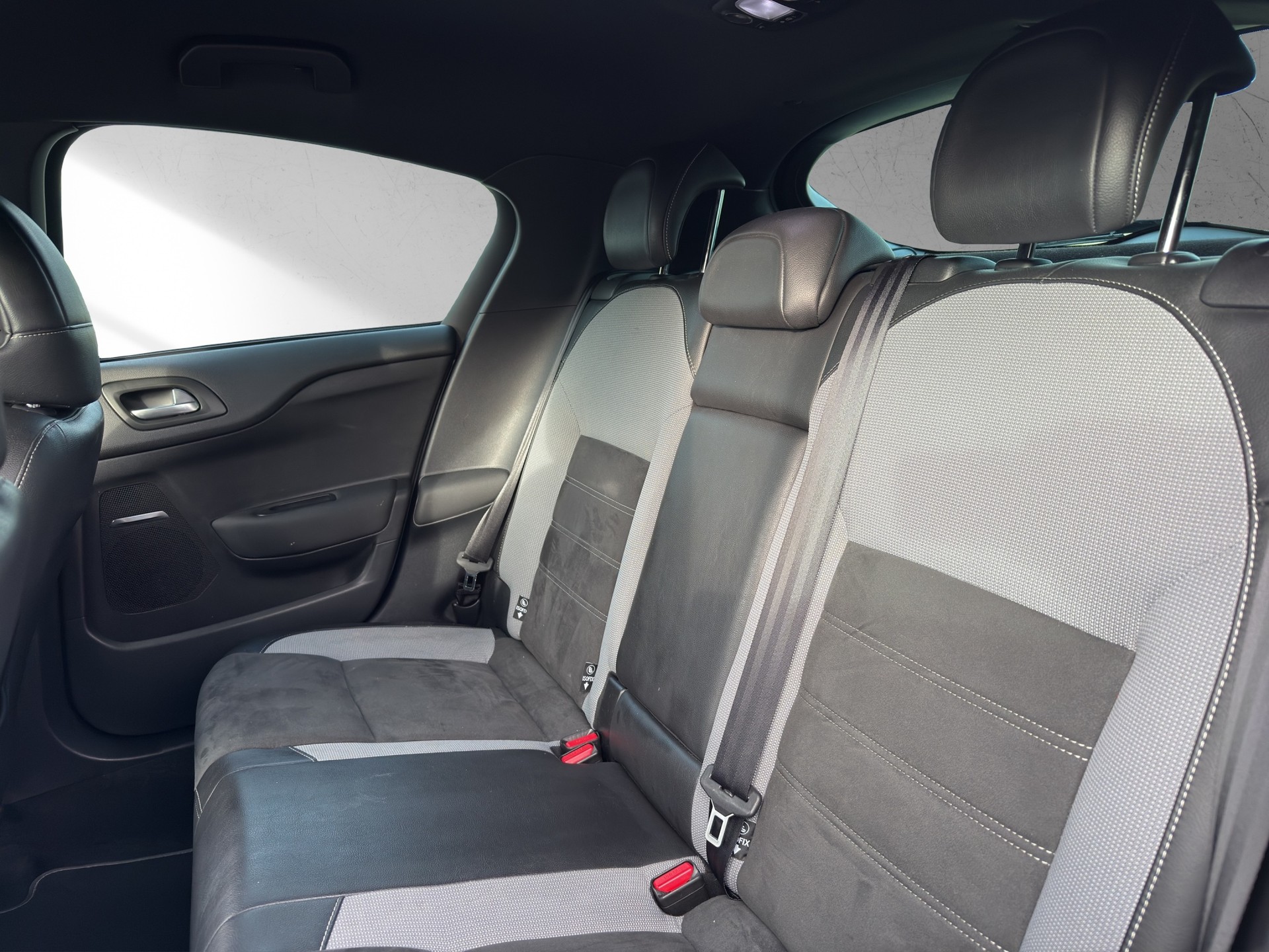DS AUTOMOBILES DS 4 Crossback 1.6 Blue HDi SO Chic Automatic-image-9
