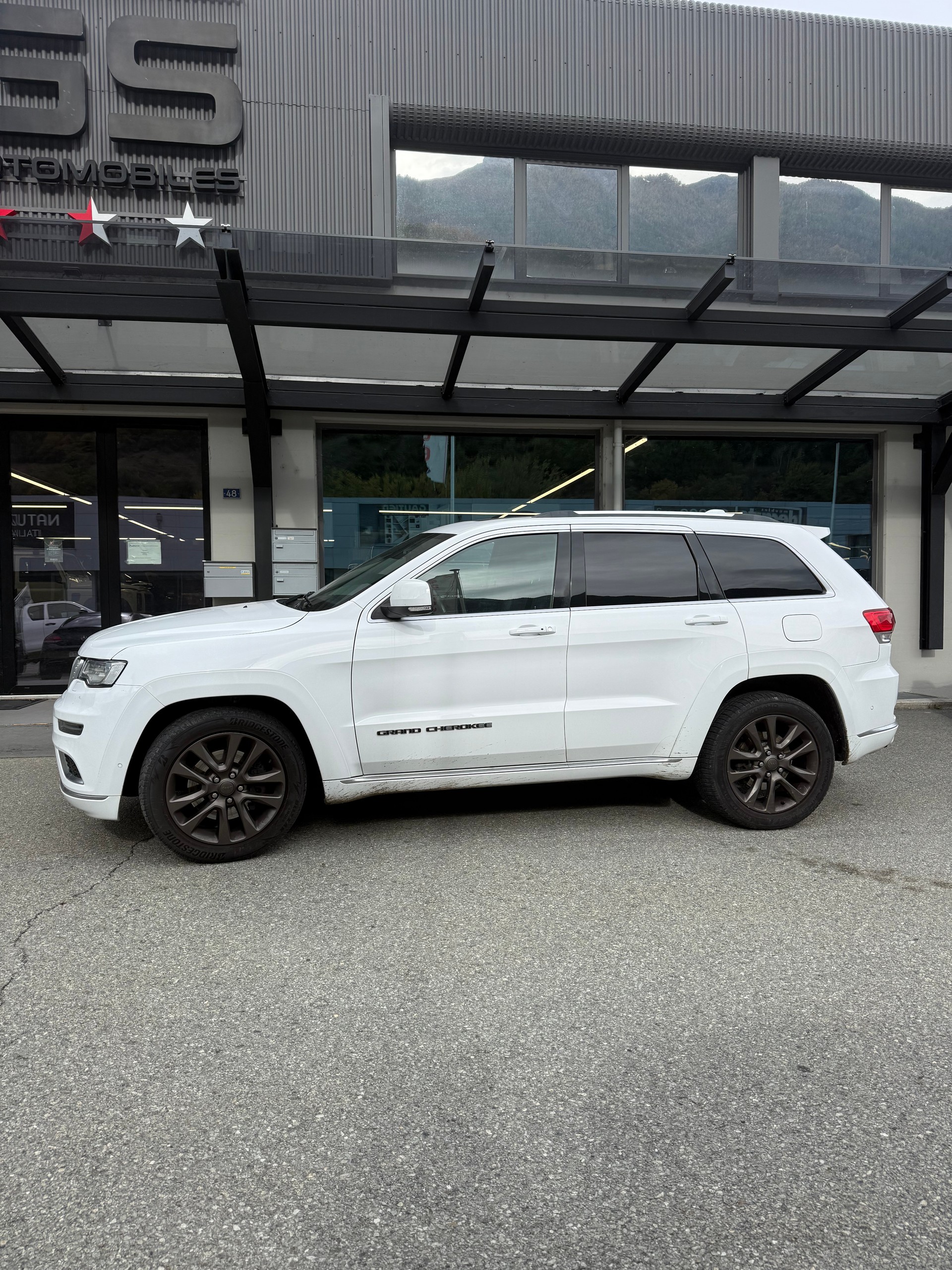 JEEP Grand Cherokee 3.0 CRD Summit Automatic-showroom-element-1