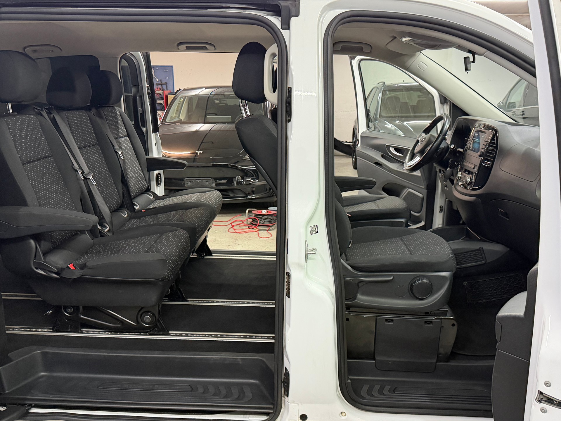 MERCEDES-BENZ Vito 119 CDI Kompakt Tourer 4Matic 9G-Tronic-image-11