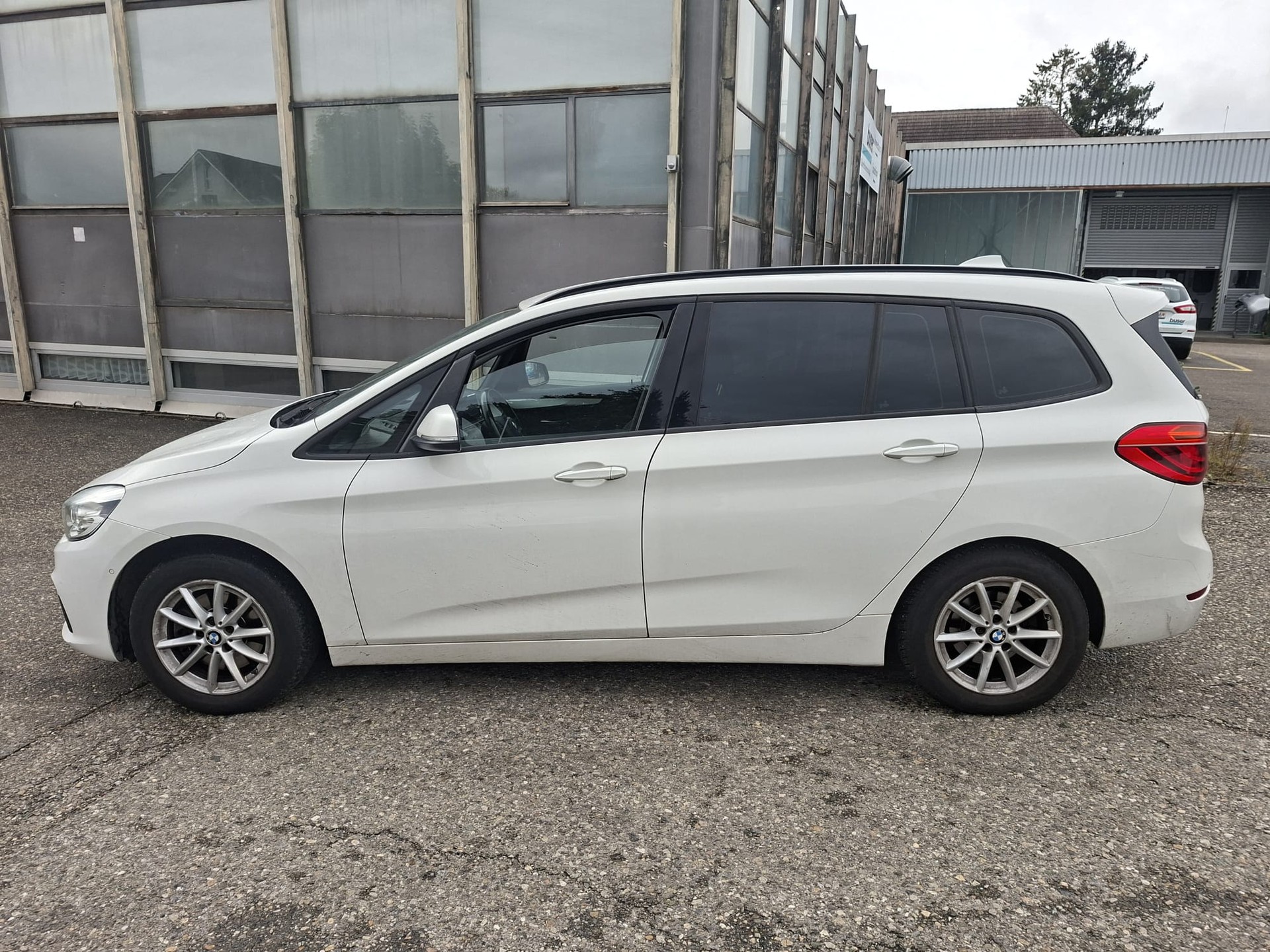 BMW 218d xDrive Gran Tourer Steptronic-image-4