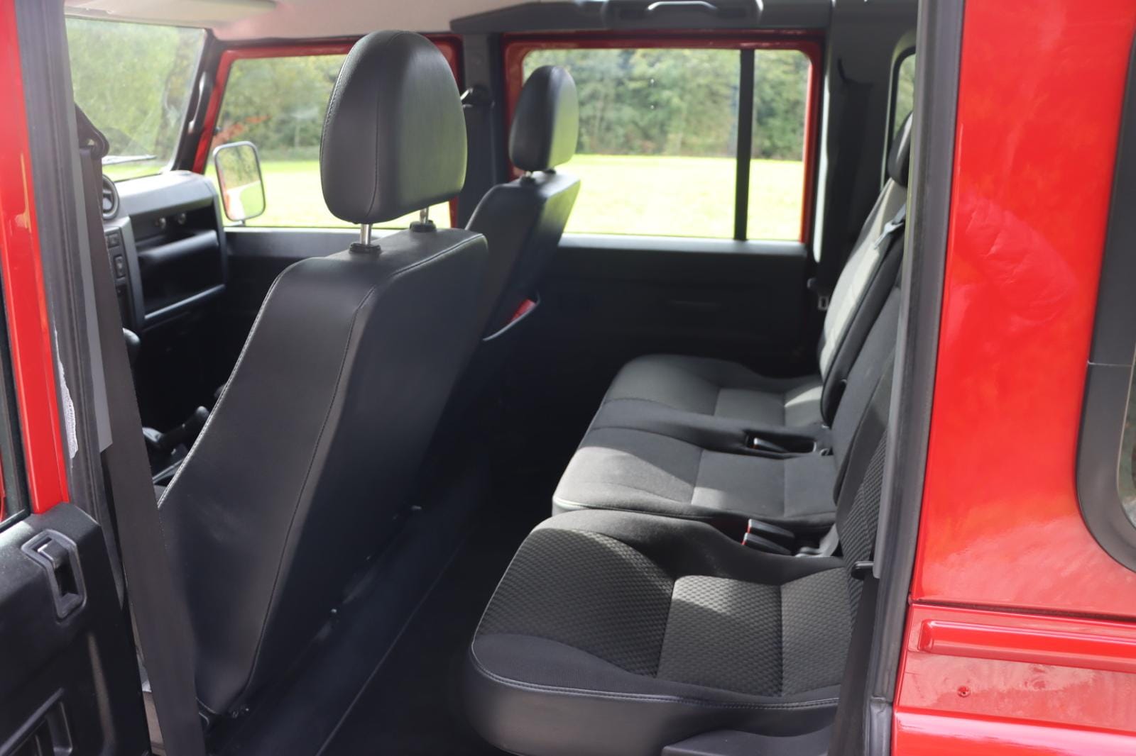 LAND ROVER Defender 110 2.2 TD4 Station Wagon Legend-image-11