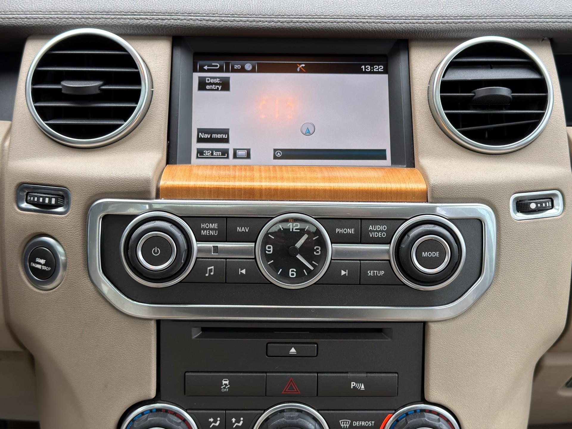 LAND ROVER Discovery 3.0 V6 SC HSE-image-9