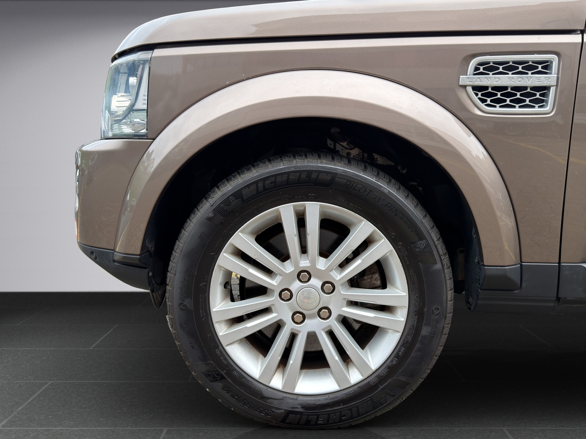 LAND ROVER Discovery 3.0 V6 SC HSE-image-15