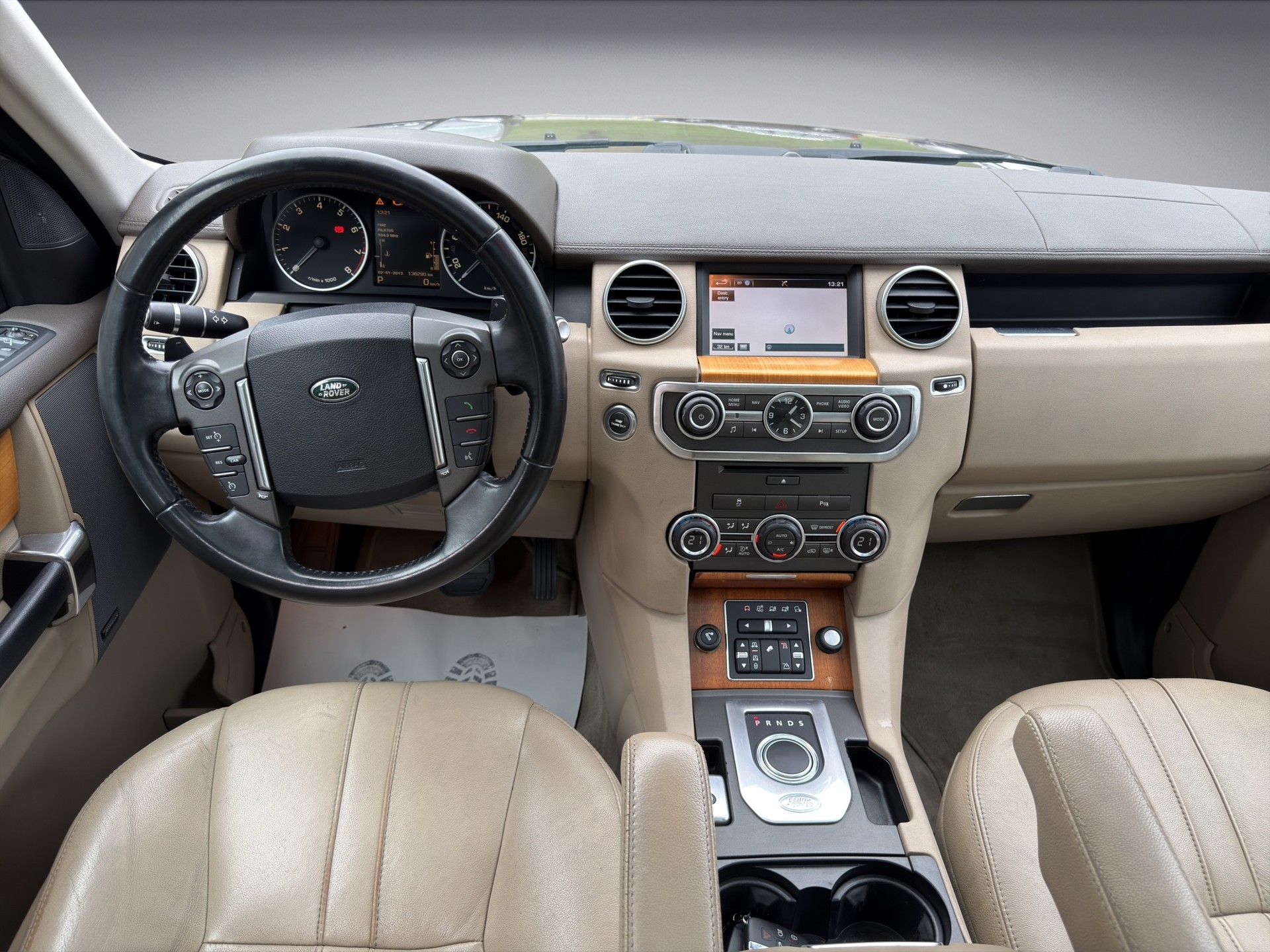 LAND ROVER Discovery 3.0 V6 SC HSE-image-8