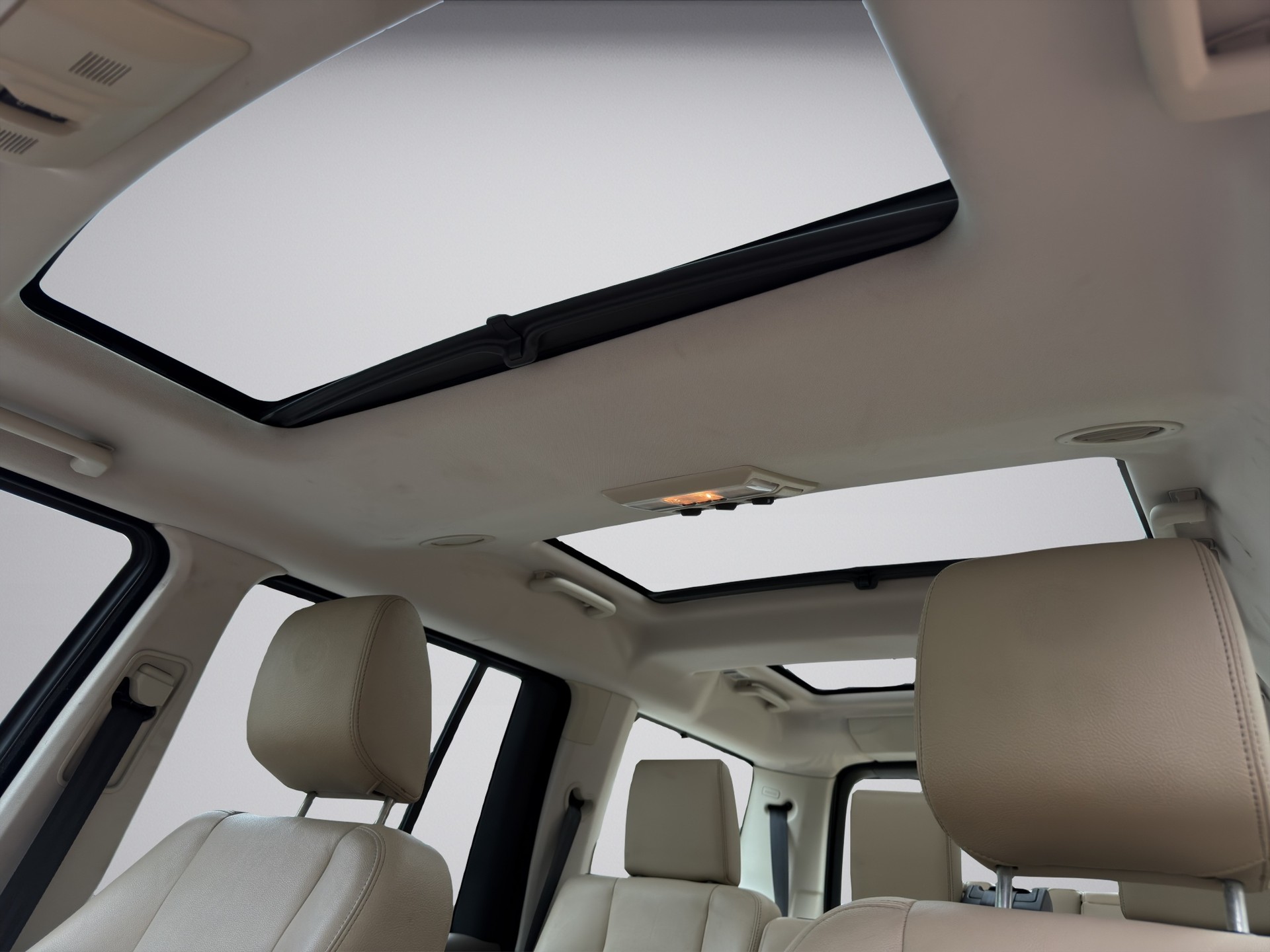 LAND ROVER Discovery 3.0 V6 SC HSE-image-13