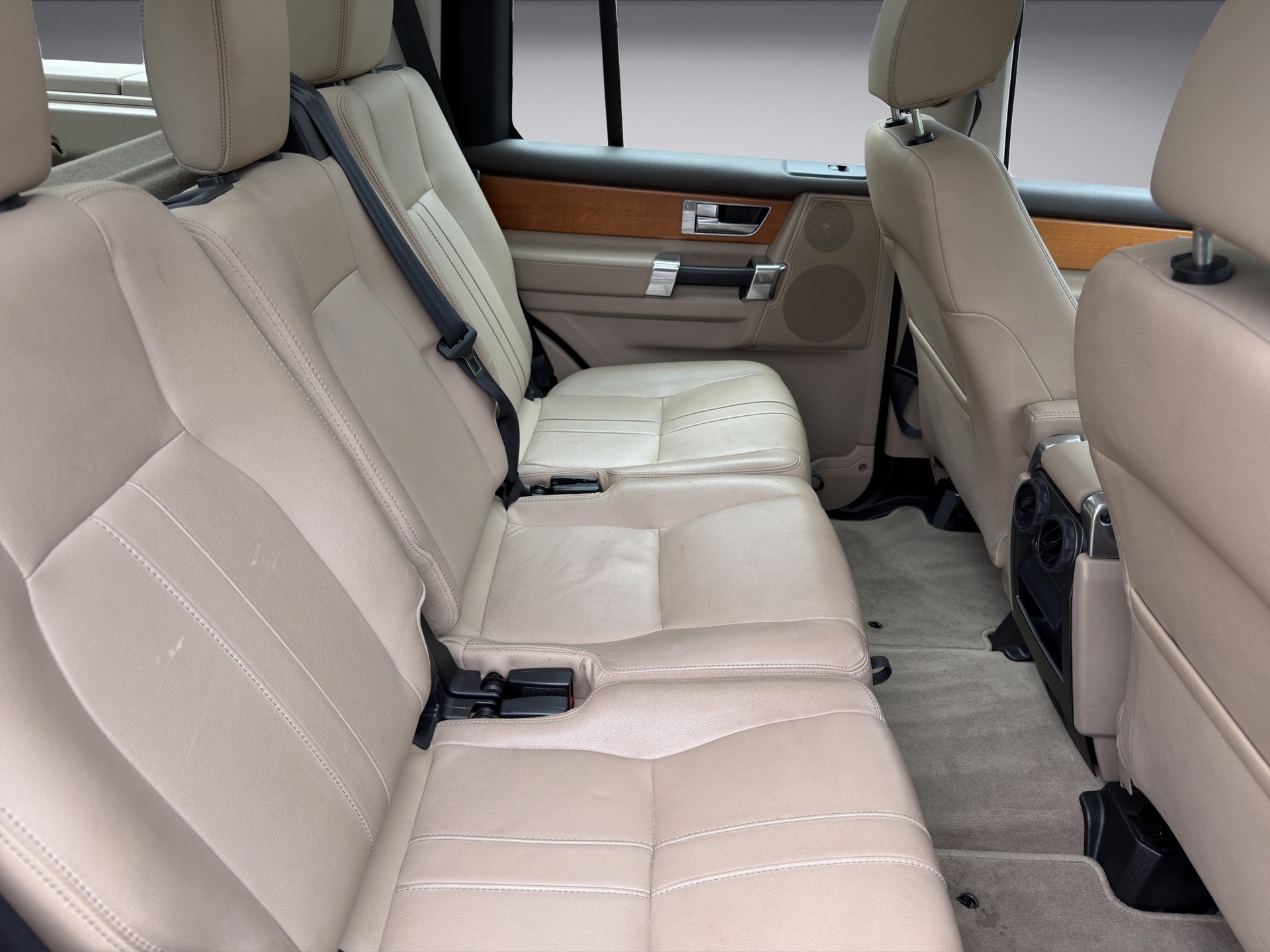 LAND ROVER Discovery 3.0 V6 SC HSE-image-12