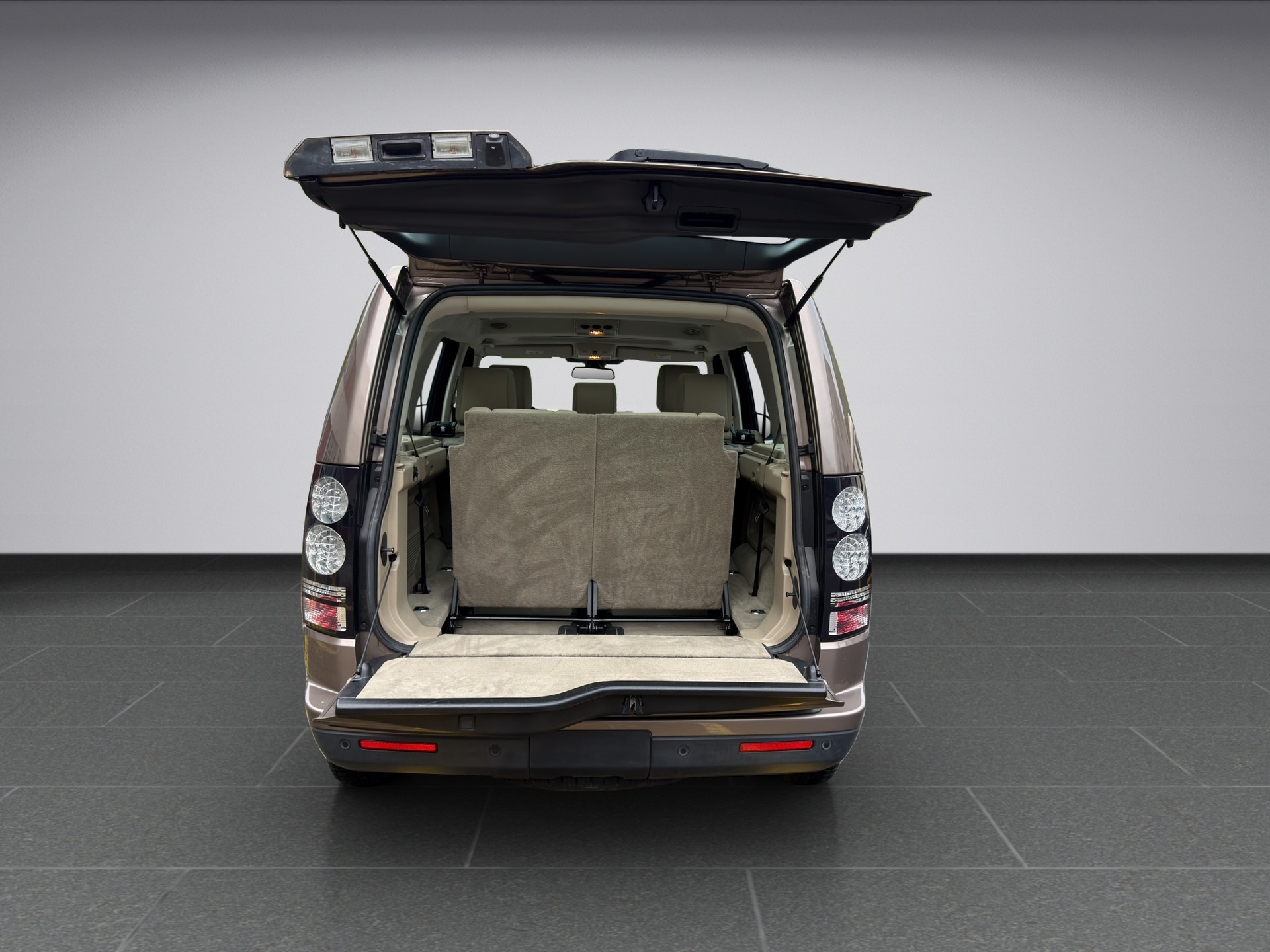 LAND ROVER Discovery 3.0 V6 SC HSE-image-14